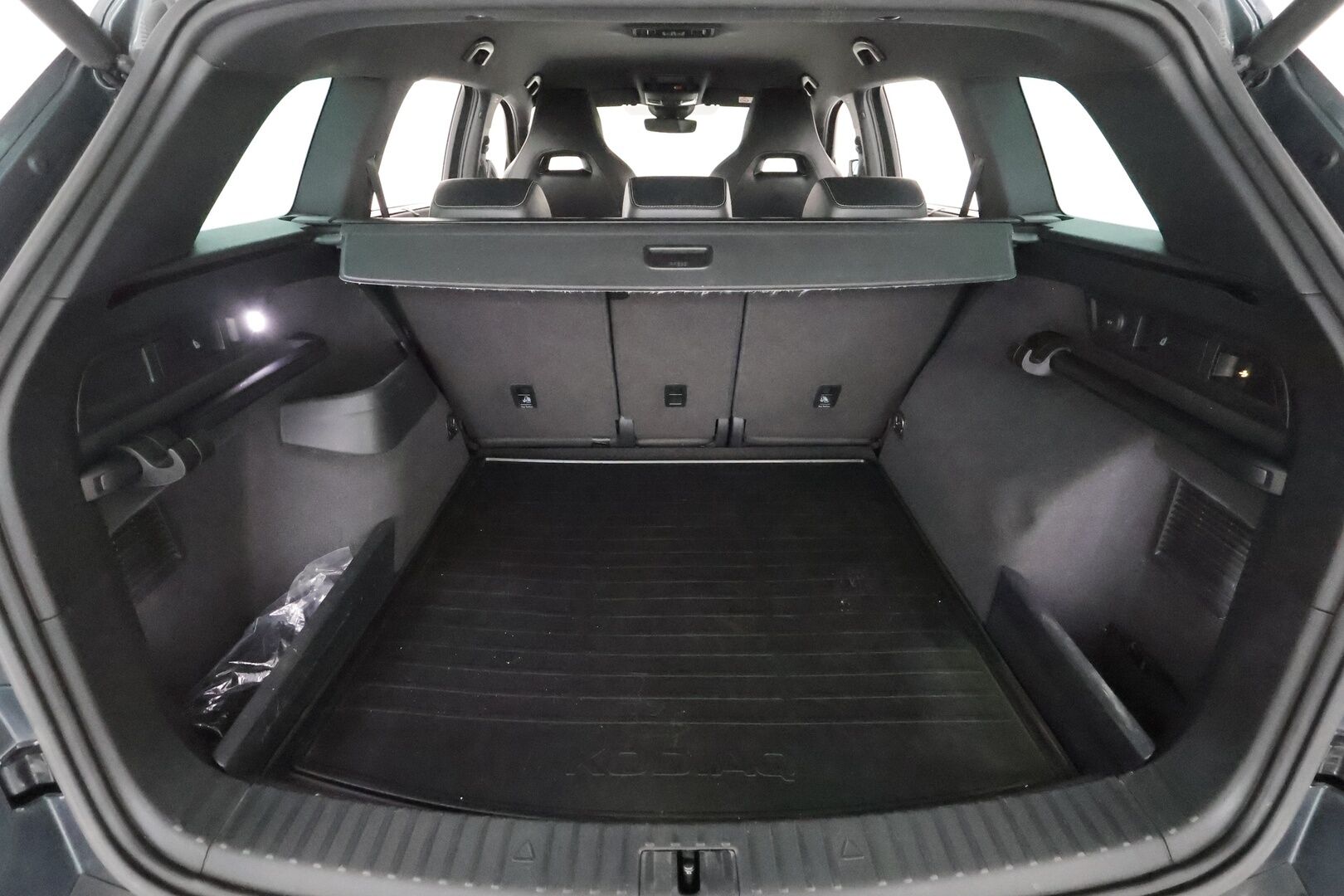 Skoda Kodiaq 2019 2,0 TDI 190 4x4 SportLine DSG Autom **Muistipenkki / Webasto / Koukku / 360° Kamera / Adapt.Vakkari / Canton** - LED-valot / Digimittaristo /  Navi / Kaistavahti / Nahka-Alcantara / KeylessGO / 2x Renkaat
