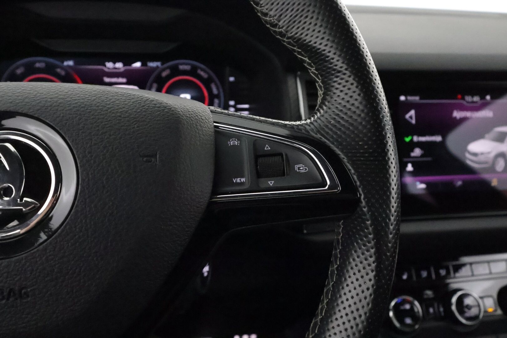 Skoda Kodiaq 2019 2,0 TDI 190 4x4 SportLine DSG Autom **Muistipenkki / Webasto / Koukku / 360° Kamera / Adapt.Vakkari / Canton** - LED-valot / Digimittaristo /  Navi / Kaistavahti / Nahka-Alcantara / KeylessGO / 2x Renkaat