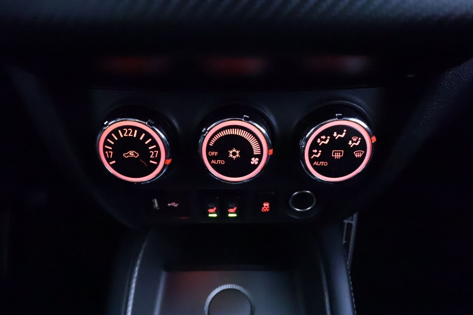 Mitsubishi ASX 2019 1,6 MIVEC Invite Business 5MT * Suomi-auto / Vakkari / Lohko+Sisä / Auto.ilmastointi * - Kahdet renkaat aluvanteilla / Merkkihuollettu