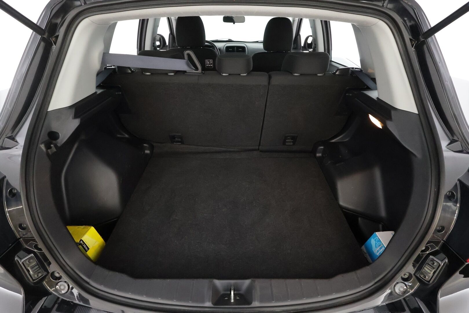 Mitsubishi ASX 2019 1,6 MIVEC Invite Business 5MT * Suomi-auto / Vakkari / Lohko+Sisä / Auto.ilmastointi * - Kahdet renkaat aluvanteilla / Merkkihuollettu