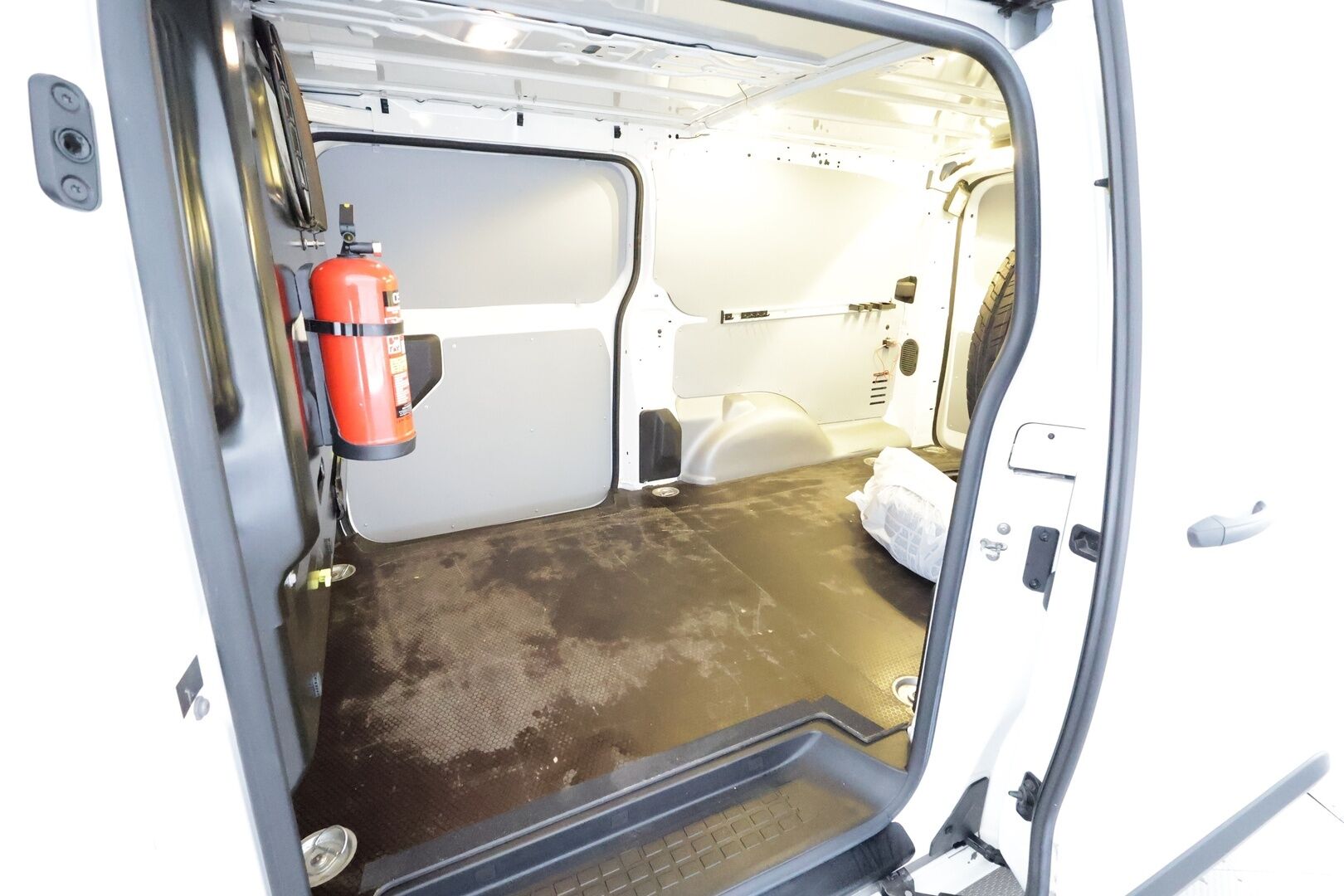 Peugeot Expert 2019 BlueHDi 120 XL 4x4 * Vakkari / Koukku / Webasto / LED-Lisävalo / P.Kamera * - Kahdet Renkaat / Suomi-auto