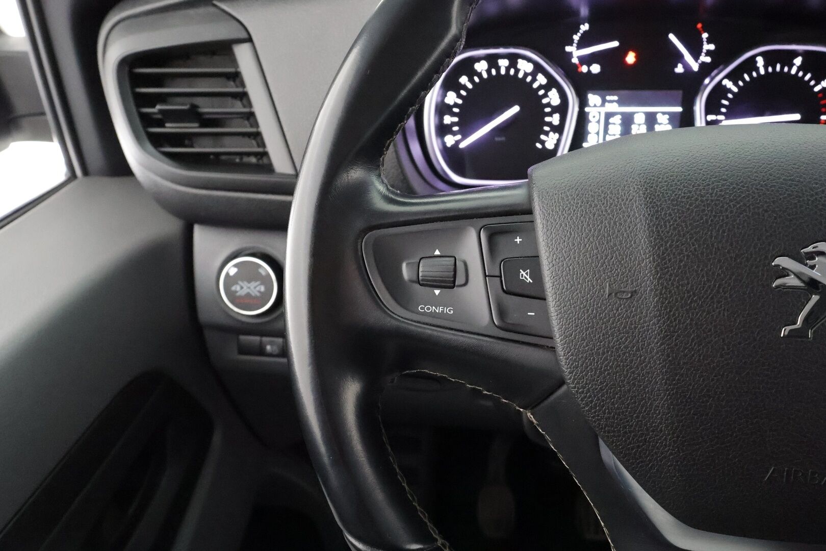 Peugeot Expert 2019 BlueHDi 120 XL 4x4 * Vakkari / Koukku / Webasto / LED-Lisävalo / P.Kamera * - Kahdet Renkaat / Suomi-auto - HULLUT AVAJAISHULINAT KORKOTARJOUS 3,29 %