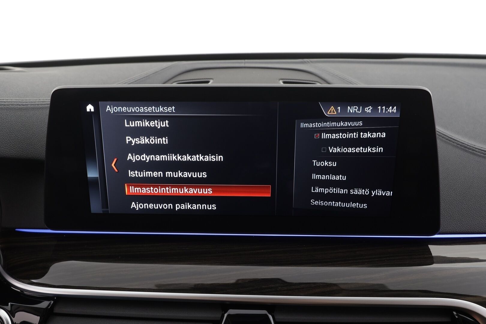 BMW 530 2017 G31 Touring 530d A xDrive Business Luxury * KATSO VARUSTEET! / H&K / Panorama / ACC / Adapt.LED / 360° * - Nelipyöräohjaus / Imuovet / Comfort istuimet Hieronnalla & Ilmastoinnilla / Digimittaristo / Koukku / HUD / Kahdet renkaat / Merkkihuollot