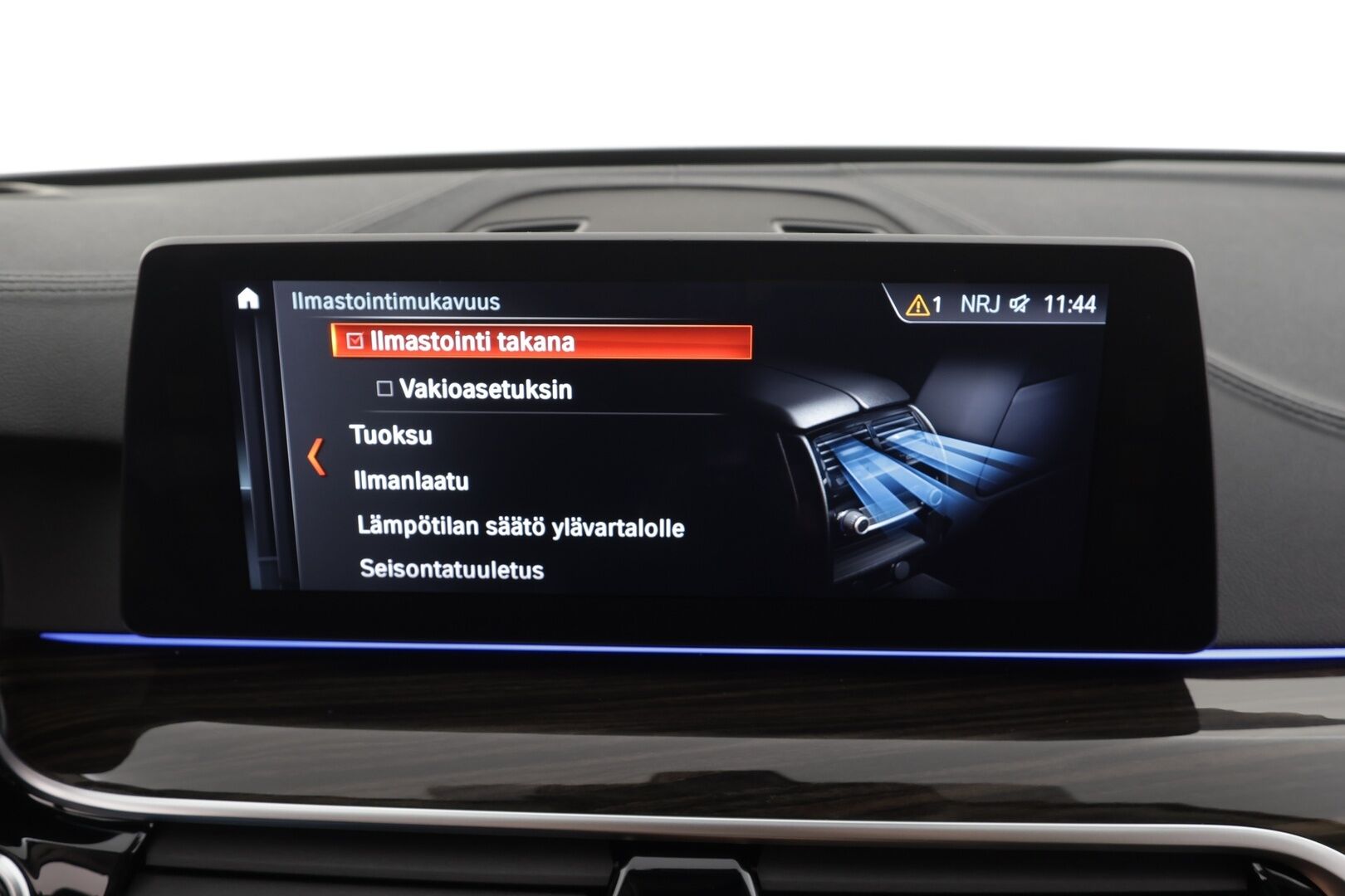 BMW 530 2017 G31 Touring 530d A xDrive Business Luxury * KATSO VARUSTEET! / H&K / Panorama / ACC / Adapt.LED / 360° * - Nelipyöräohjaus / Imuovet / Comfort istuimet Hieronnalla & Ilmastoinnilla / Digimittaristo / Koukku / HUD / Kahdet renkaat / Merkkihuollot