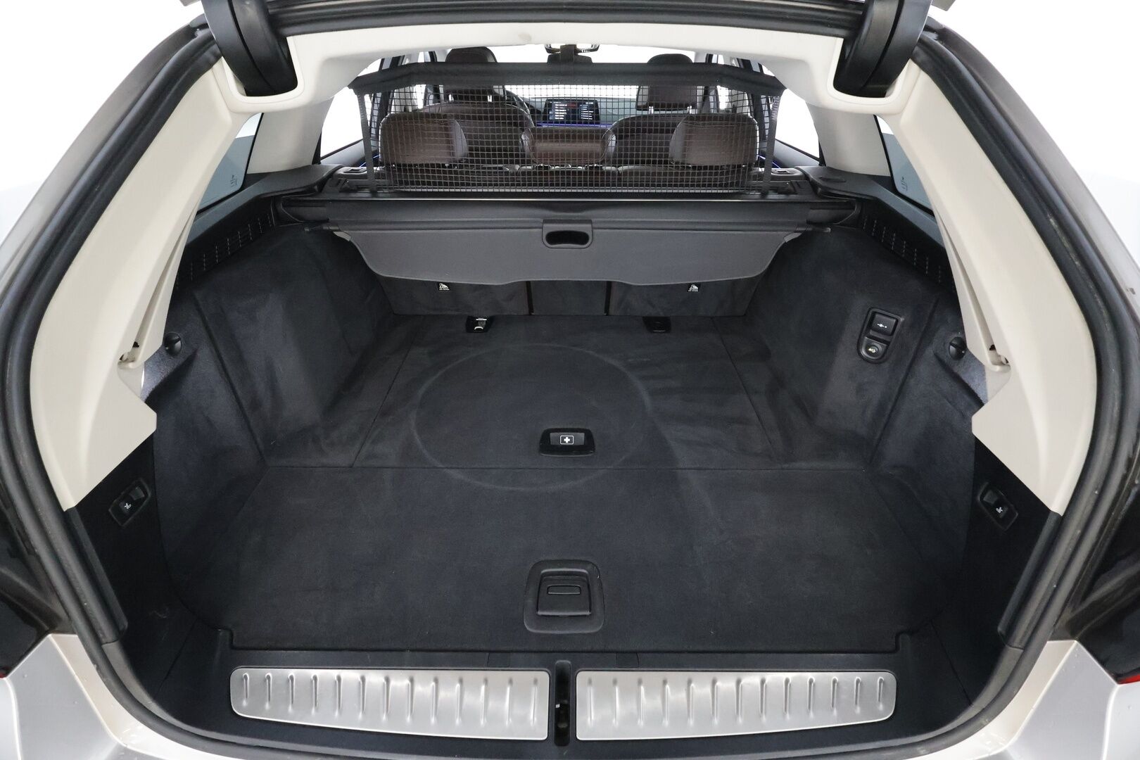 BMW 530 2017 G31 Touring 530d A xDrive Business Comfort * H&K / Panorama / ACC / Adapt.LED / 360° / Sisätilanlämmitin / Navi * - Koukku / HUD / Hierovat&Ilmastoidut Sportnahat Muistilla / Kahdet renkaat / Merkkihuollot - HULLUT BLACKWEEK JATKOT - KORKOTARJOUS 2,49%