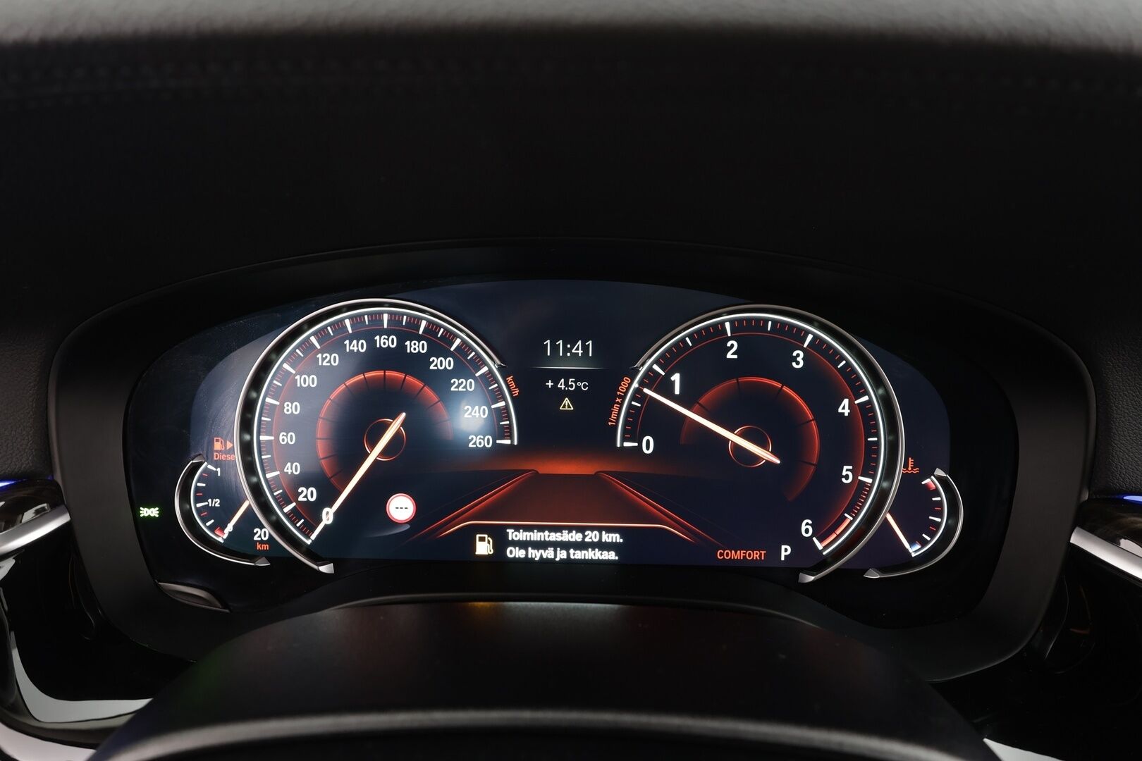 BMW 530 2017 G31 Touring 530d A xDrive Business Luxury * KATSO VARUSTEET! / H&K / Panorama / ACC / Adapt.LED / 360° * - Nelipyöräohjaus / Imuovet / Comfort istuimet Hieronnalla & Ilmastoinnilla / Digimittaristo / Koukku / HUD / Kahdet renkaat / Merkkihuollot