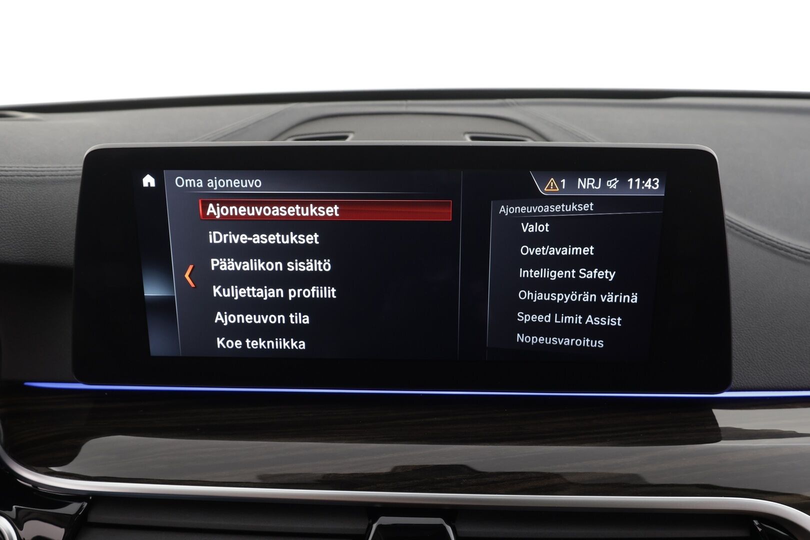 BMW 530 2017 G31 Touring 530d A xDrive Business Luxury * KATSO VARUSTEET! / H&K / Panorama / ACC / Adapt.LED / 360° * - Nelipyöräohjaus / Imuovet / Comfort istuimet Hieronnalla & Ilmastoinnilla / Digimittaristo / Koukku / HUD / Kahdet renkaat / Merkkihuollot