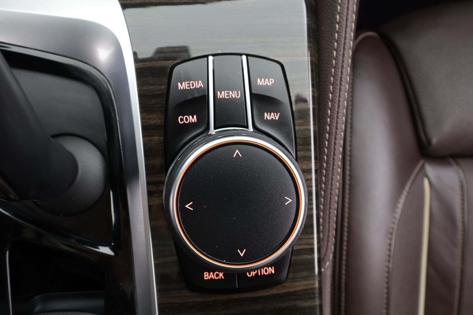 BMW 530 2017 G31 Touring 530d A xDrive Business Luxury * KATSO VARUSTEET! / H&K / Panorama / ACC / Adapt.LED / 360° * - Nelipyöräohjaus / Imuovet / Comfort istuimet Hieronnalla & Ilmastoinnilla / Digimittaristo / Koukku / HUD / Kahdet renkaat / Merkkihuollot