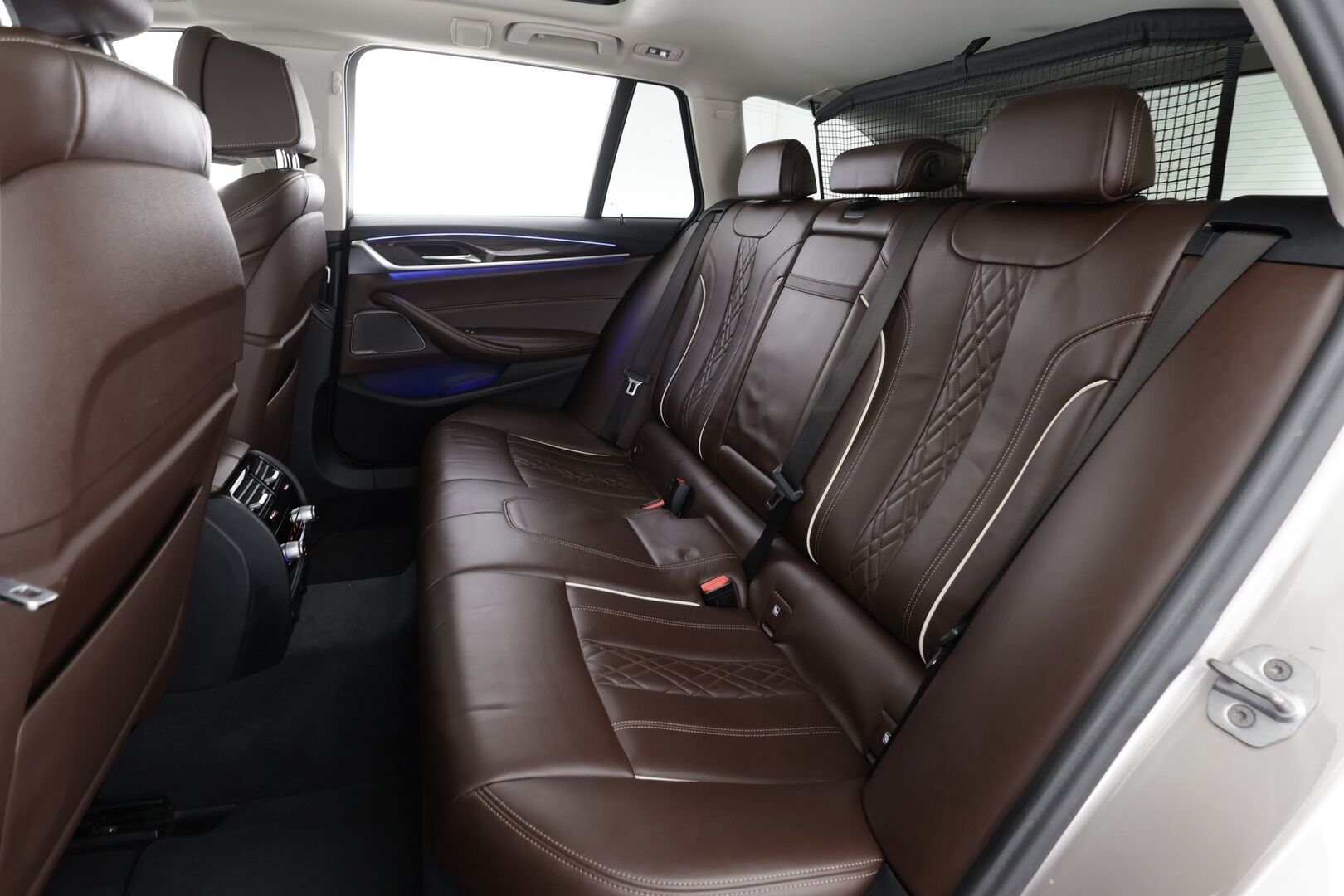 BMW 530 2017 G31 Touring 530d A xDrive Business Luxury * KATSO VARUSTEET! / H&K / Panorama / ACC / Adapt.LED / 360° * - Nelipyöräohjaus / Imuovet / Comfort istuimet Hieronnalla & Ilmastoinnilla / Digimittaristo / Koukku / HUD / Kahdet renkaat / Merkkihuollot