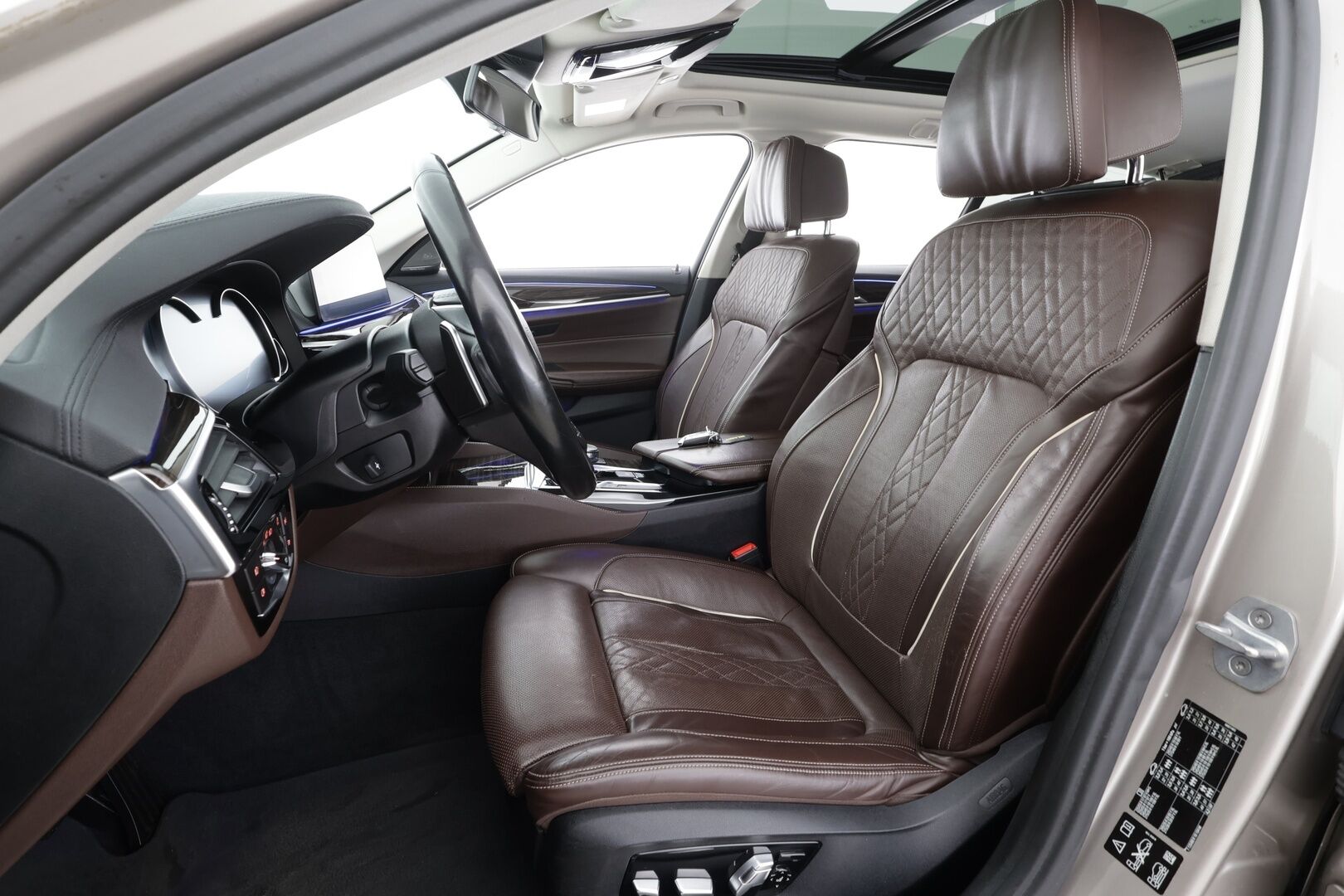 BMW 530 2017 G31 Touring 530d A xDrive Business Comfort * H&K / Panorama / ACC / Adapt.LED / 360° / Sisätilanlämmitin / Navi * - Koukku / HUD / Hierovat&Ilmastoidut Sportnahat Muistilla / Kahdet renkaat / Merkkihuollot - HULLUT BLACKWEEK JATKOT - KORKOTARJOUS 2,49%