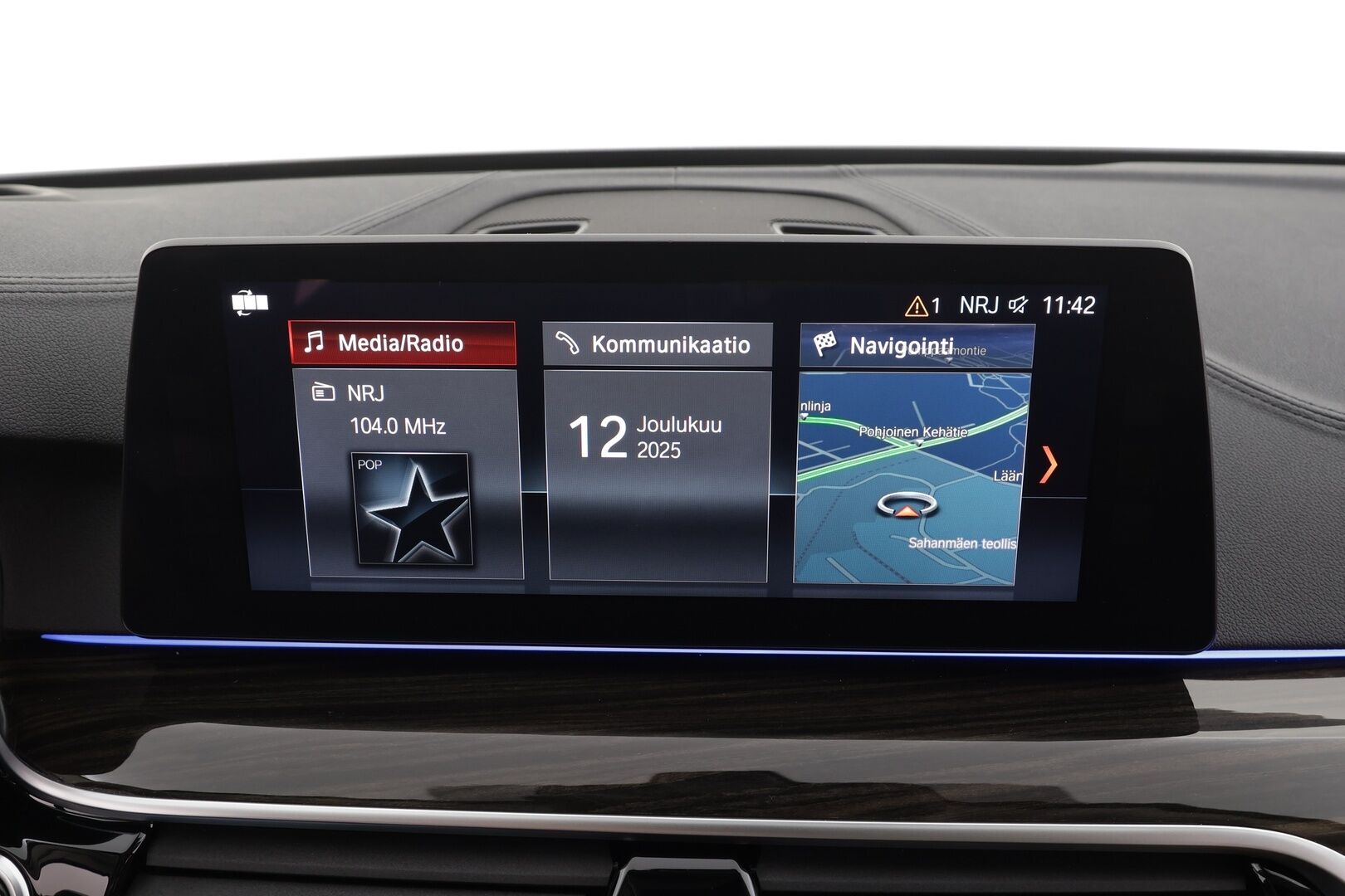 BMW 530 2017 G31 Touring 530d A xDrive Business Comfort * H&K / Panorama / ACC / Adapt.LED / 360° / Sisätilanlämmitin / Navi * - Koukku / HUD / Hierovat&Ilmastoidut Sportnahat Muistilla / Kahdet renkaat / Merkkihuollot - HULLUT BLACKWEEK JATKOT - KORKOTARJOUS 2,49%