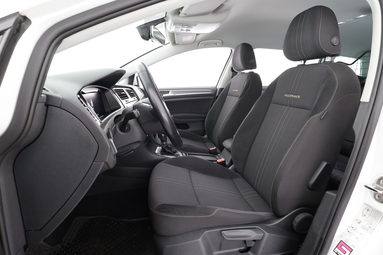 Volkswagen Golf 2019 Variant Alltrack 2,0 TDI SCR 110 kW (150 hv) 4MOTION DSG * ACC / Webasto / Koukku / P.tutkat / LED* - Kahdet renkaat