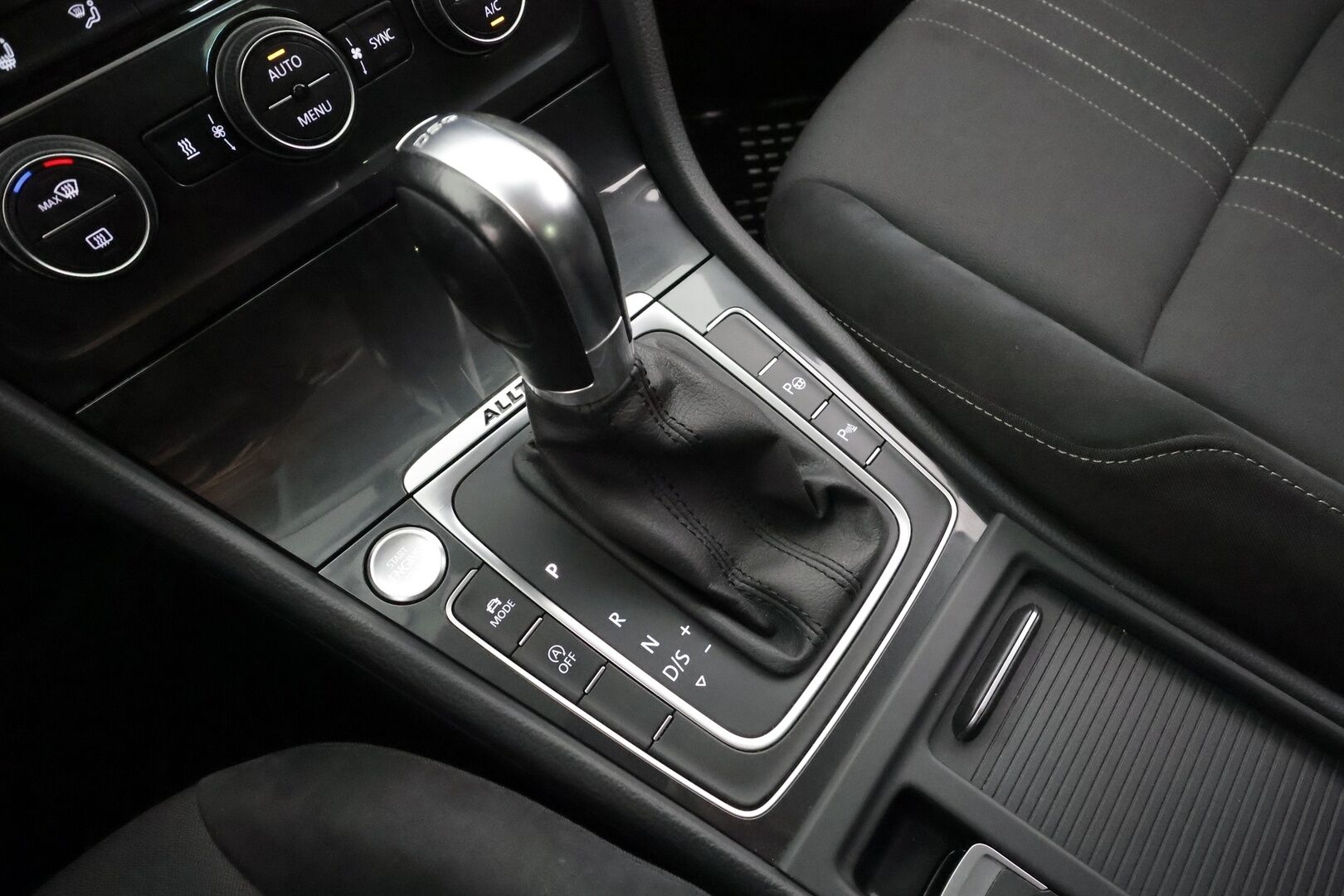 Volkswagen Golf 2019 Variant Alltrack 2,0 TDI SCR 110 kW (150 hv) 4MOTION DSG * ACC / Webasto / Koukku / P.tutkat / LED* - Kahdet renkaat