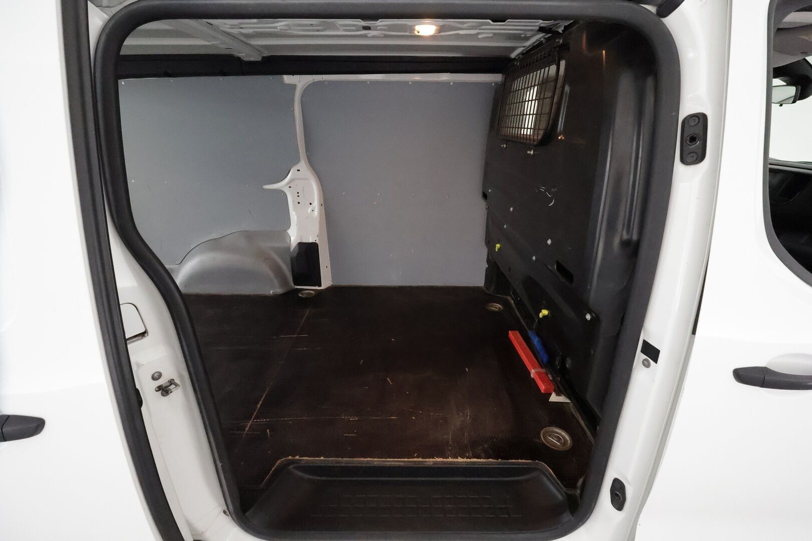 Citroen Jumpy 2019 BlueHDi 180 XL Automaatti *Webasto / Koukku / Vakkari / P.Kamera / Puolinahat / Bluetooth * - Suomi-auto / Kahdet Renkaat / Jakopää tehty 3/2025 / ALV