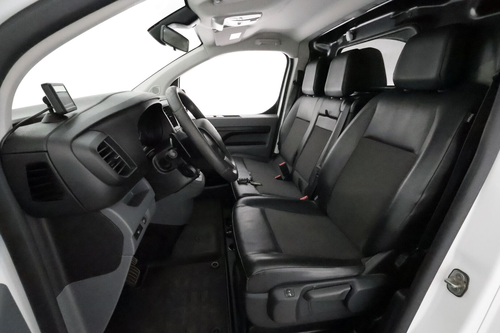 Citroen Jumpy 2019 BlueHDi 180 XL Automaatti *Webasto / Koukku / Vakkari / P.Kamera / Puolinahat / Bluetooth * - Suomi-auto / Kahdet Renkaat / Jakopää tehty 3/2025 / ALV