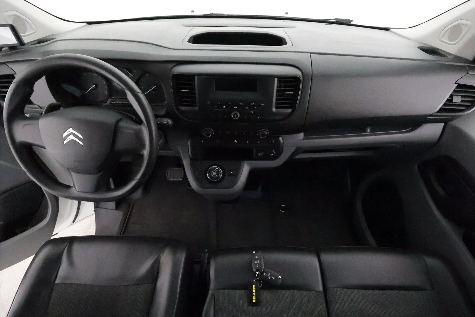 Citroen Jumpy 2019 BlueHDi 180 XL Automaatti *Webasto / Koukku / Vakkari / P.Kamera / Puolinahat / Bluetooth * - Suomi-auto / Kahdet Renkaat / Jakopää tehty 3/2025 / ALV