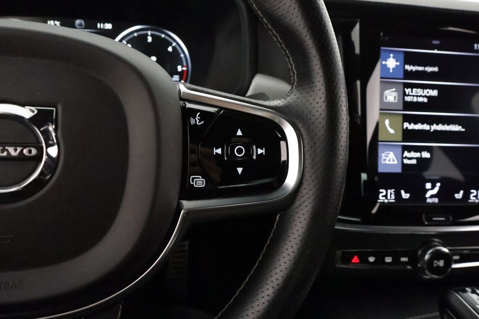 Volvo S90 2019 D5 AWD R-Design aut **Webasto / Adapt.Vakkari / Full-LED / Bowers&Wilkins / Sporttipenkki Muistilla / Navi** - Suomi-auto / P-Kamera / Kaistavahti / KeylessGO / 2x Renkaat 