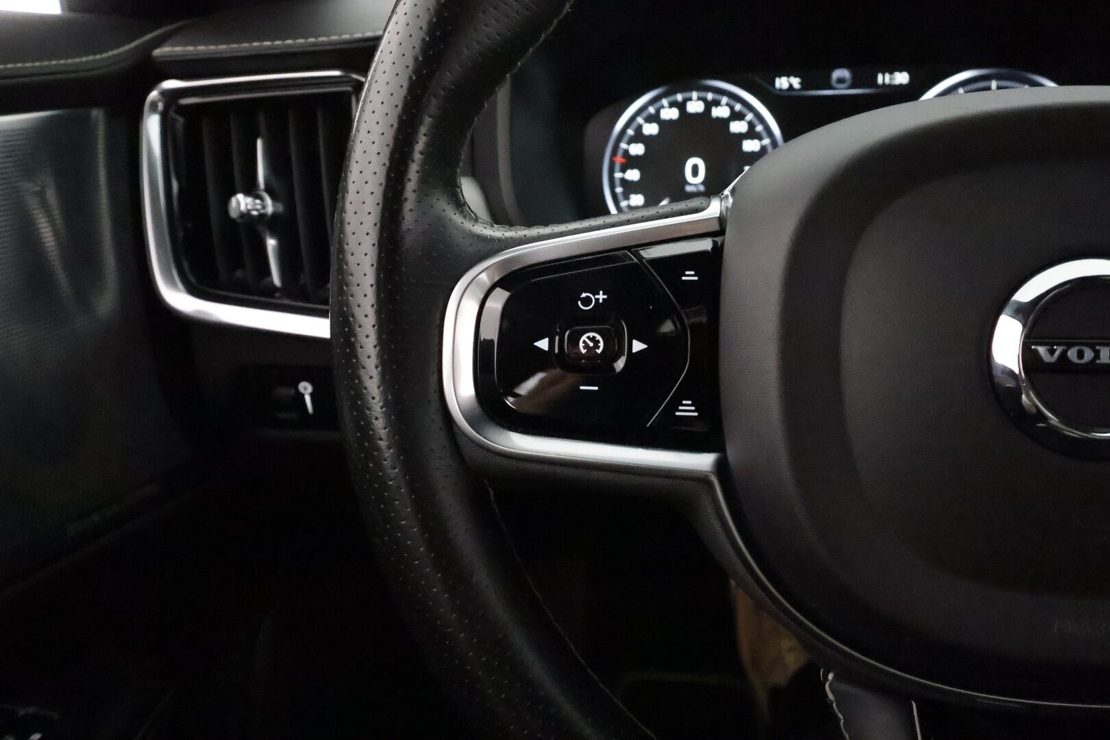 Volvo S90 2019 D5 AWD R-Design aut **Webasto / Adapt.Vakkari / Full-LED / Bowers&Wilkins / Sporttipenkki Muistilla / Navi** - Suomi-auto / P-Kamera / Kaistavahti / KeylessGO / 2x Renkaat 