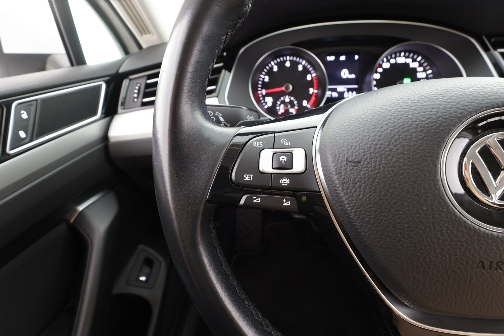Volkswagen Passat 2019 Variant Comfortline 1,5 TSI EVO 110 kW (150 hv) DSG-automaatti - | ACC | Webasto | Koukku | LED | P.tutkat | Bluetooth | Apple&Android | Suomi-auto | Kahdet Renkaat |