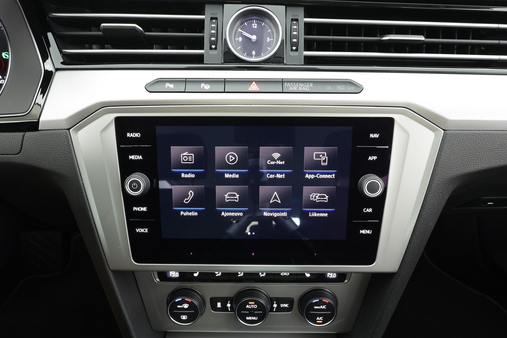 Volkswagen Passat 2019 Variant Comfortline 1,5 TSI EVO 110 kW (150 hv) DSG-automaatti - | ACC | Webasto | Koukku | LED | P.tutkat | Bluetooth | Apple&Android | Suomi-auto | Kahdet Renkaat |