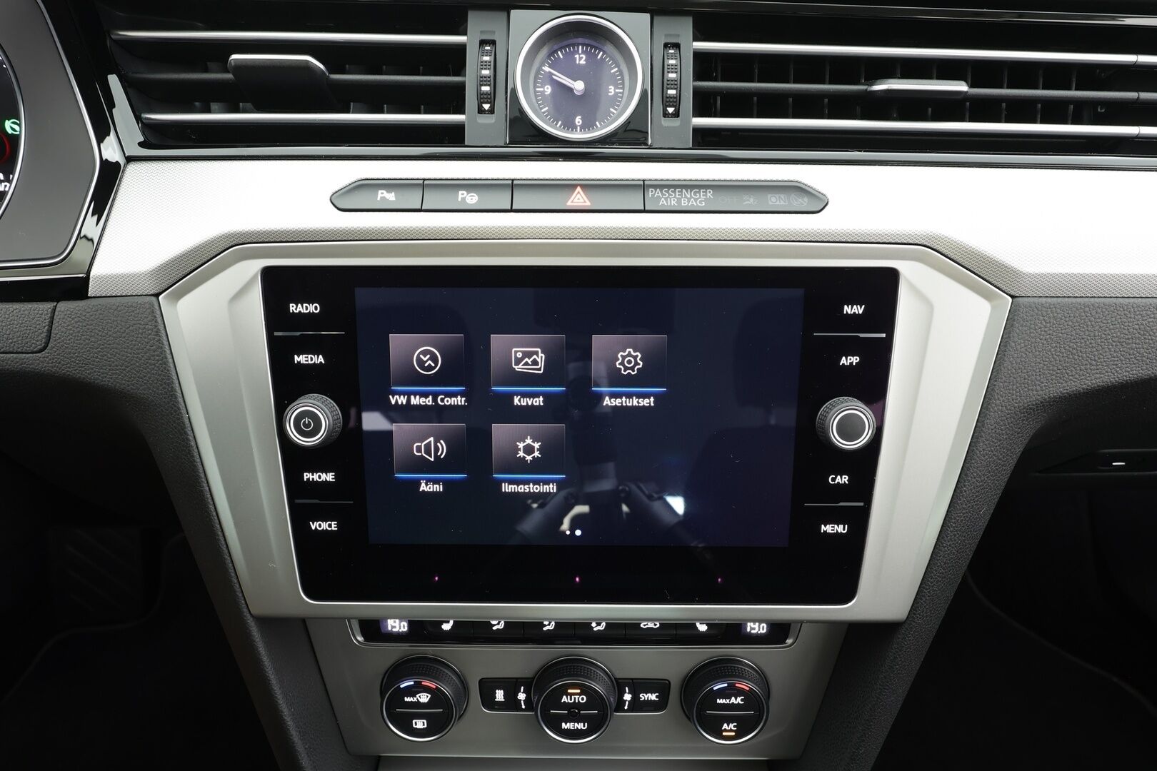 Volkswagen Passat 2019 Variant Comfortline 1,5 TSI EVO 110 kW (150 hv) DSG-automaatti - | ACC | Webasto | Koukku | LED | P.tutkat | Bluetooth | Apple&Android | Suomi-auto | Kahdet Renkaat |