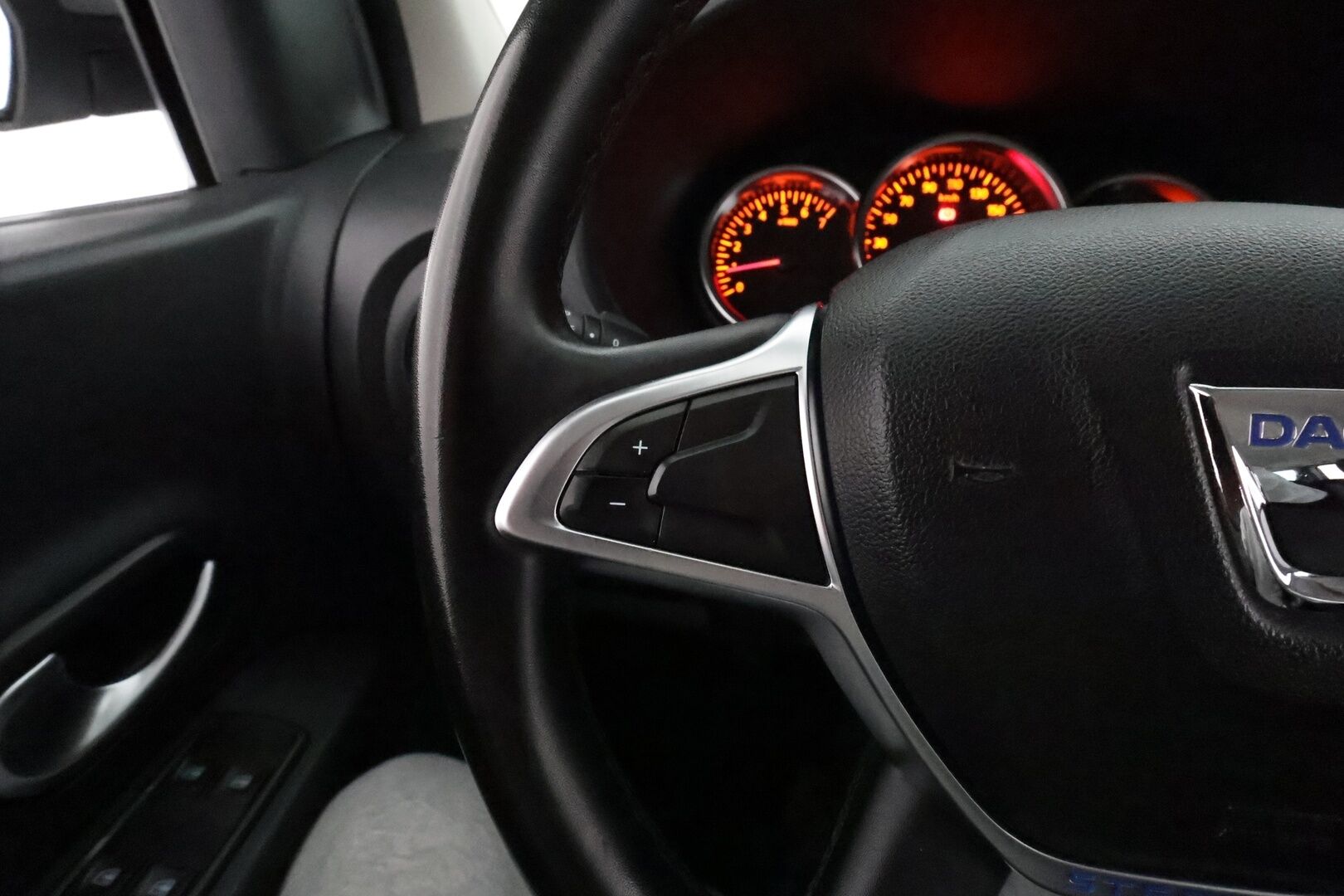 Dacia Lodgy 2019 Stepway 10 Blue dCi 115 7-paik. / Suomi-auto / Vakkari / Lohkolämmitin / P.kamera / TULOSSA**