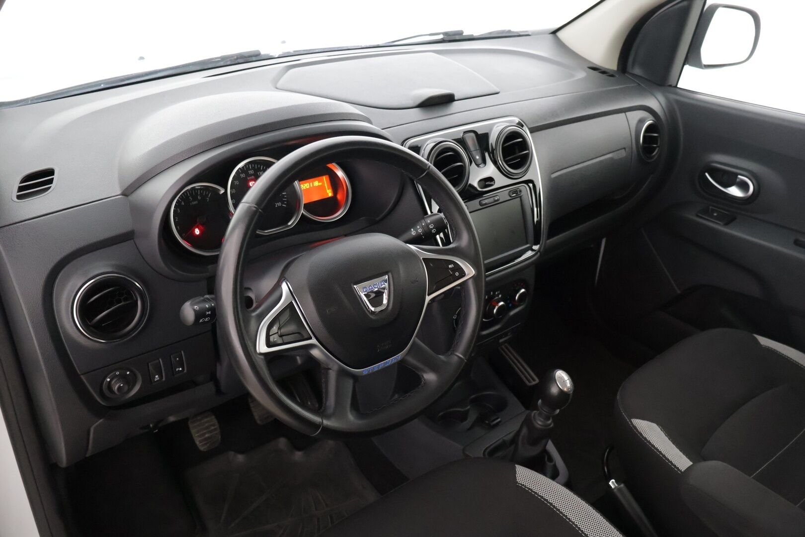 Dacia Lodgy 2019 Stepway 10 Blue dCi 115 7-paik. **Vakkari / Lohkolämmitin / P.kamera / Navi / Apple&Android** - Suomi-auto
