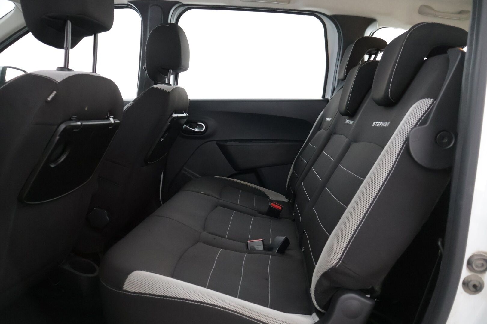 Dacia Lodgy 2019 Stepway 10 Blue dCi 115 7-paik. **Vakkari / Lohkolämmitin / P.kamera / Navi / Apple&Android** - Suomi-auto
