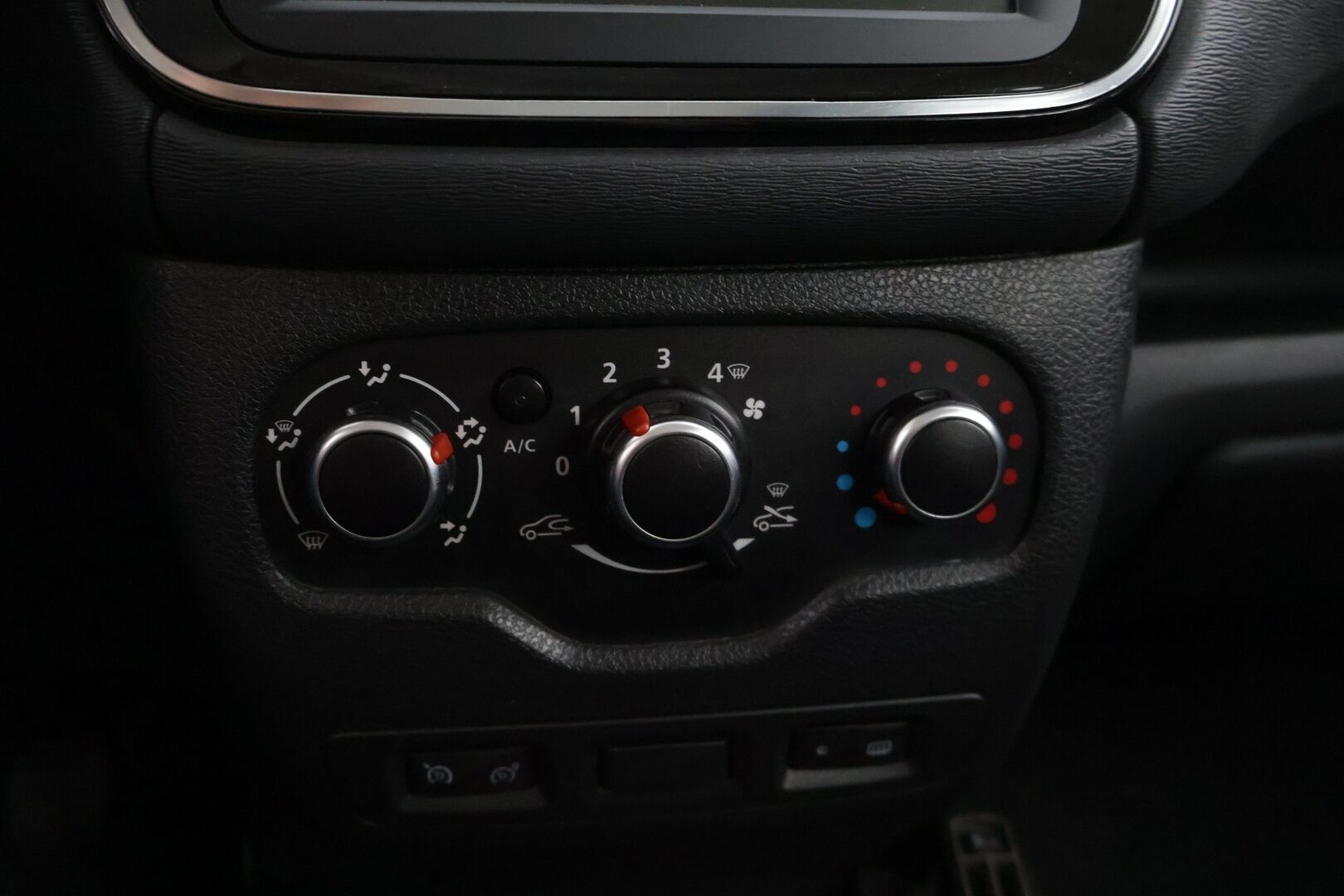 Dacia Lodgy 2019 Stepway 10 Blue dCi 115 7-paik. **Vakkari / Lohkolämmitin / P.kamera / Navi / Apple&Android** - Suomi-auto