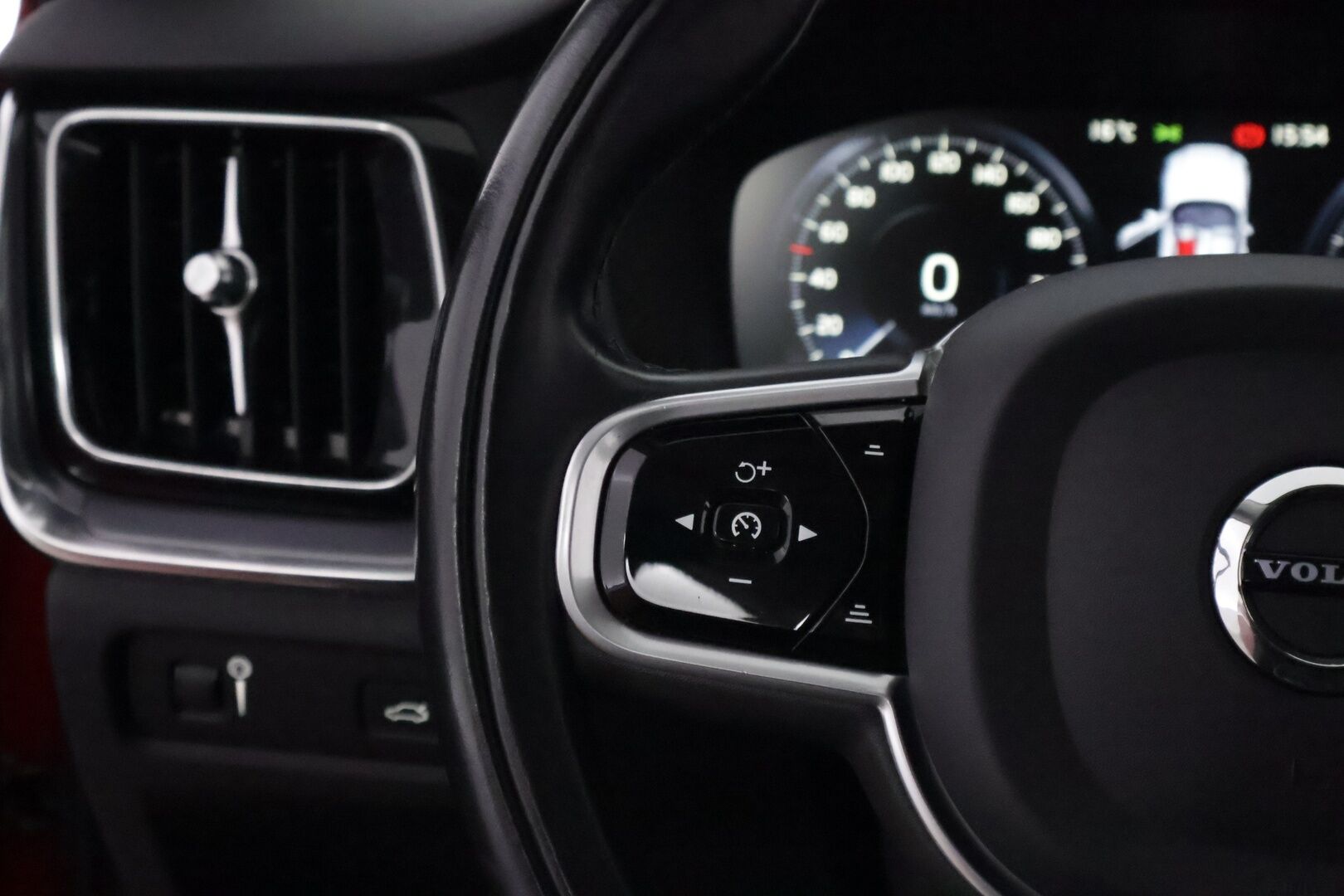 Volvo V60 2019 D3 Business aut * Webasto / Merkkihuollot / Vetokoukku / Ratinlämmitys / Adapt.LED / Sähköluukku / Digimittari! - UPEA!