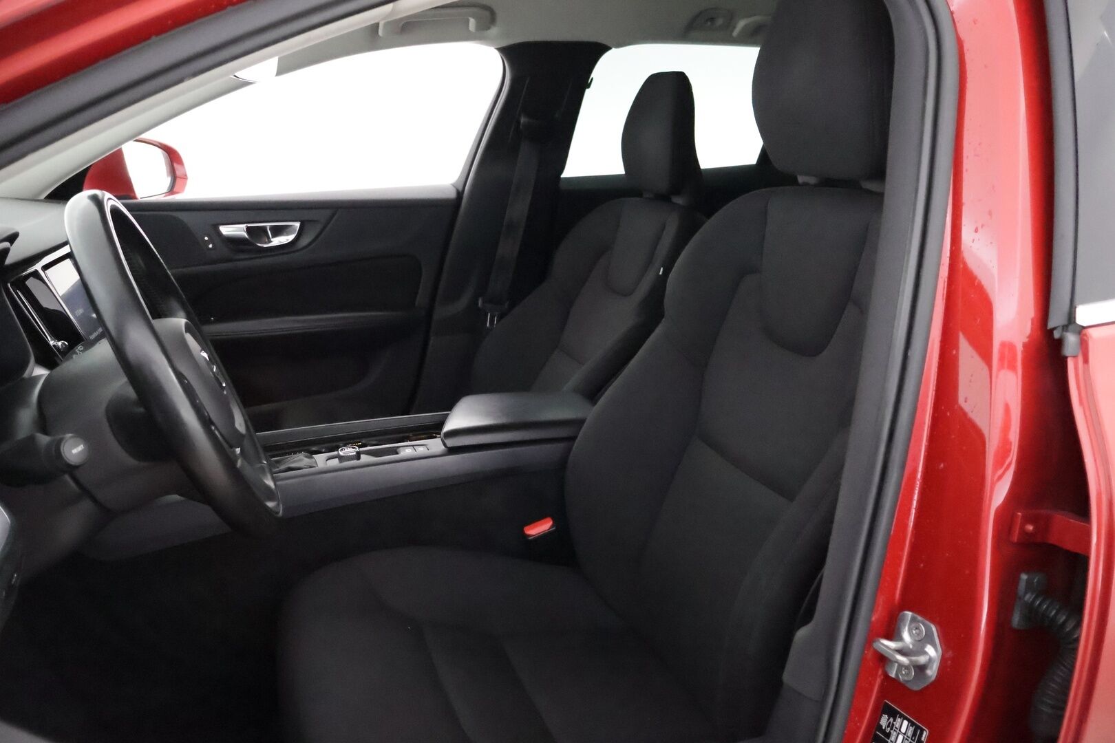 Volvo V60 2019 D3 Business aut * Webasto / Merkkihuollot / Vetokoukku / Ratinlämmitys / Adapt.LED / Sähköluukku / Digimittari!