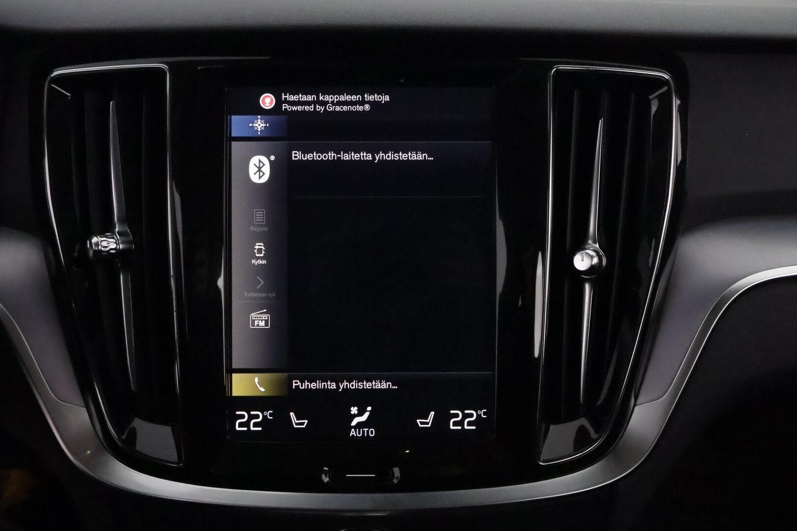 Volvo V60 2019 D3 Business aut * Webasto / Merkkihuollot / Vetokoukku / Ratinlämmitys / Adapt.LED / Sähköluukku / Digimittari! - UPEA!