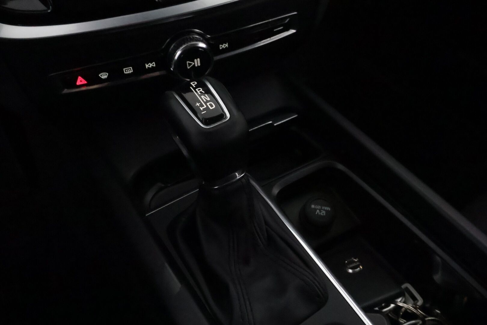 Volvo V60 2019 D3 Business aut * Webasto / Merkkihuollot / Vetokoukku / Ratinlämmitys / Adapt.LED / Sähköluukku / Digimittari! - UPEA!