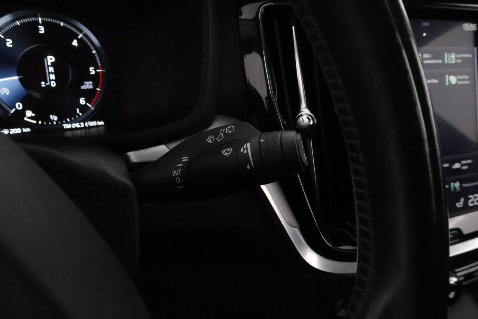 Volvo V60 2019 D3 Business aut * Webasto / Merkkihuollot / Vetokoukku / Ratinlämmitys / Adapt.LED / Sähköluukku / Digimittari!