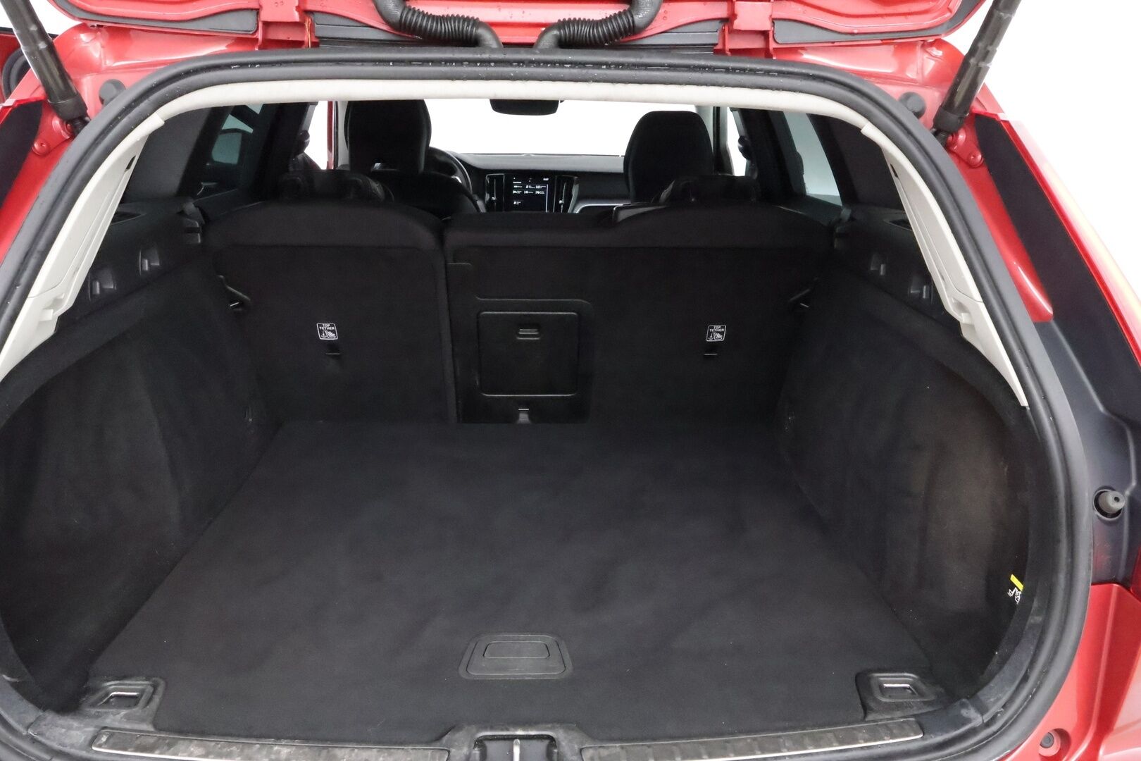 Volvo V60 2019 D3 Business aut * Webasto / Merkkihuollot / Vetokoukku / Ratinlämmitys / Adapt.LED / Sähköluukku / Digimittari!