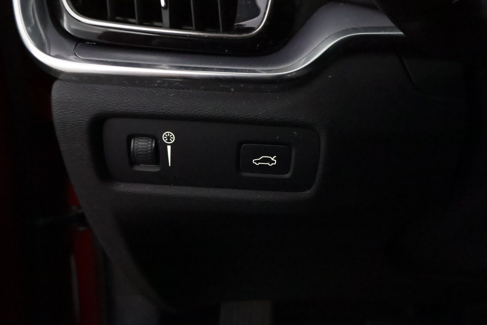 Volvo V60 2019 D3 Business aut * Webasto / Merkkihuollot / Vetokoukku / Ratinlämmitys / Adapt.LED / Sähköluukku / Digimittari!