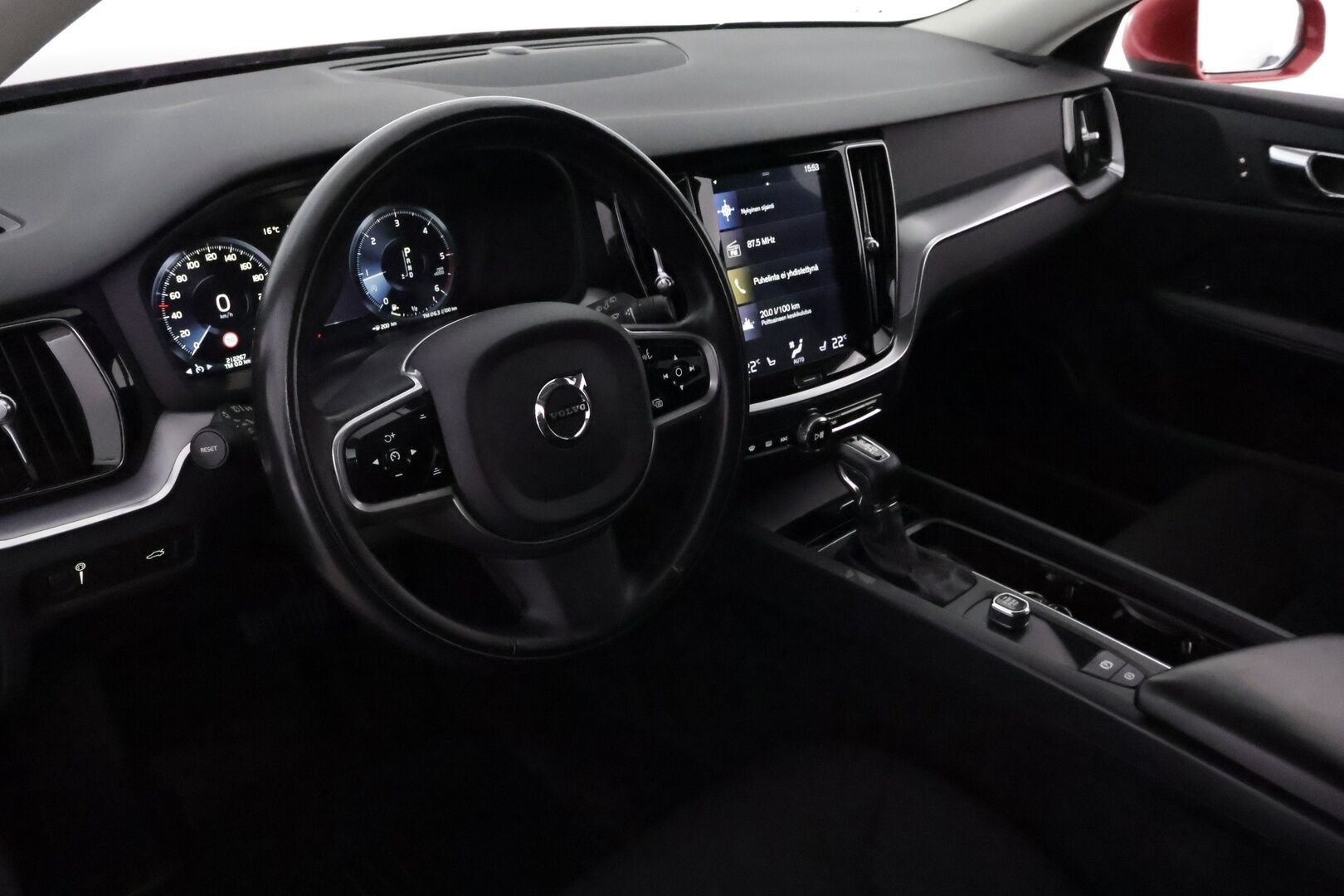 Volvo V60 2019 D3 Business aut * Webasto / Merkkihuollot / Vetokoukku / Ratinlämmitys / Adapt.LED / Sähköluukku / Digimittari! - UPEA!