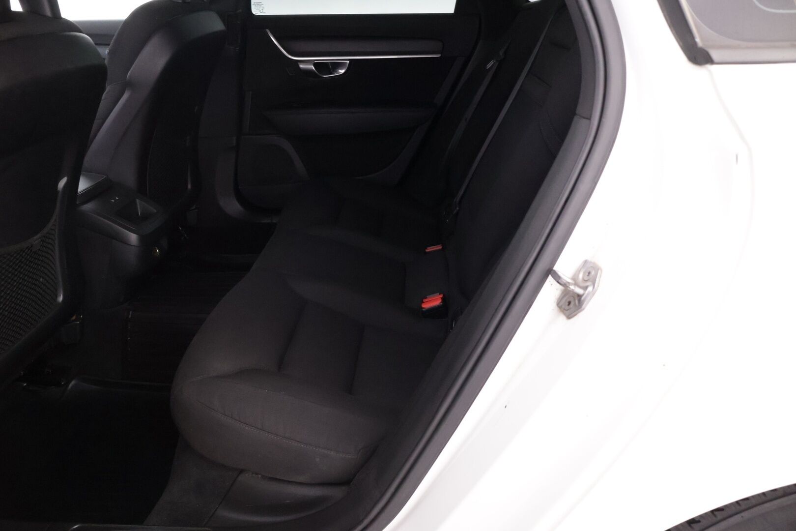 Volvo V90 2017 D3 AWD Momentum aut - ACC | Webasto | Vetokoukku | Ratin lämmitys | 2x renkaat&alumiinivanteet