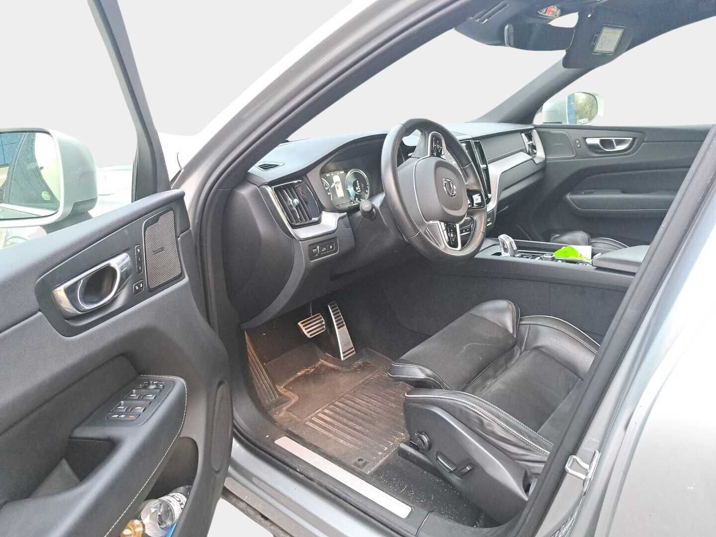 Volvo XC60 2019 T8 AWD R-Design aut ** Suomiauto / Pilot Assist / H&K / Ilma-alusta / Panoraama / P.kamera / Webasto ** - *Merkkihuollettu Suomiauto! / Ratinlämmitys / BLIS / LED / 2x renkaat*