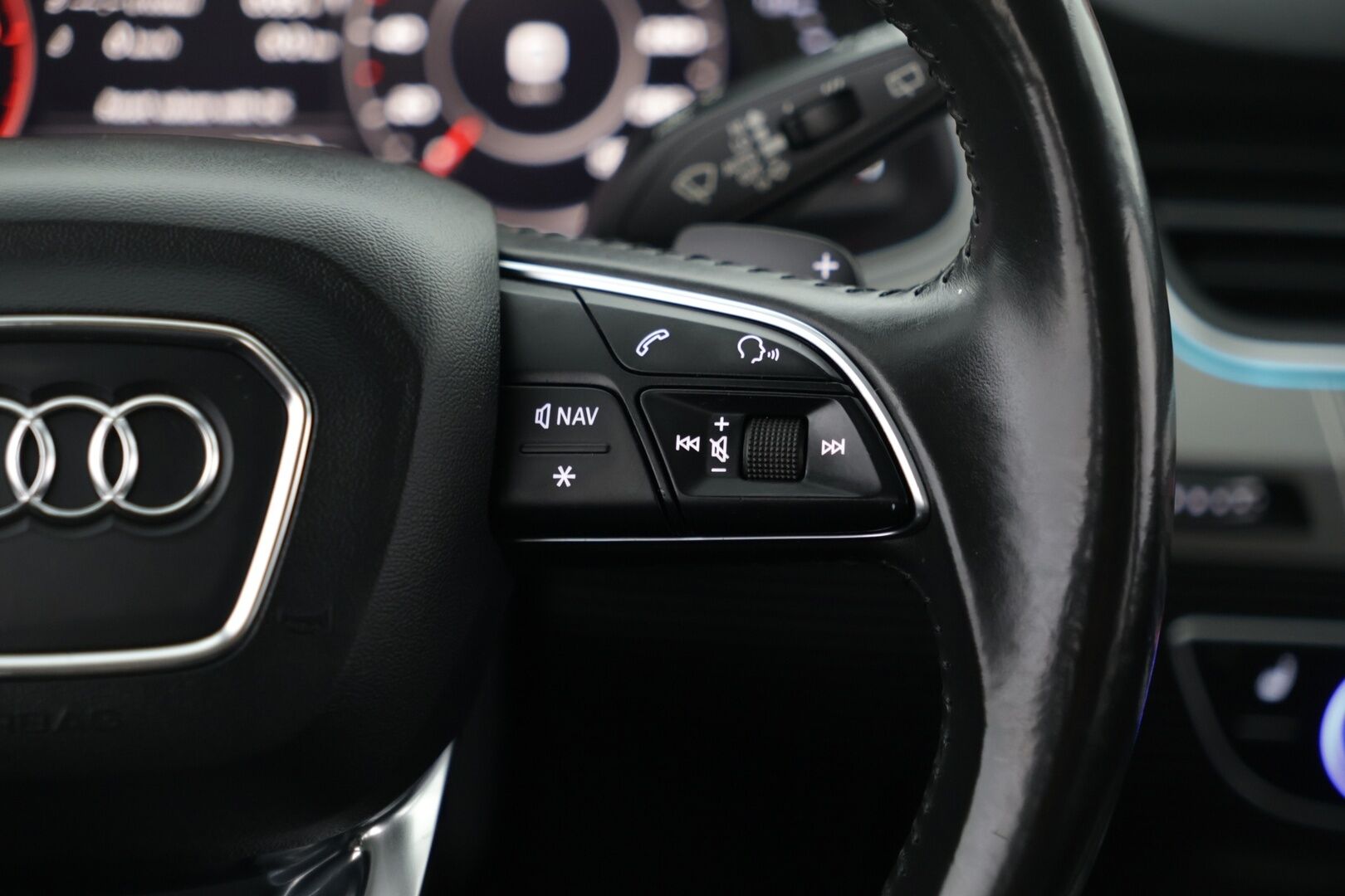 Audi Q7 2016 Business 3,0 V6 TDI 200 kW quattro tiptronic  *360 Kamera / Panoraama / BOSE äänentoisto / Muistipenkit / Ilma-alusta / 7.paik* - *360 Kamera / Panoraama / BOSE äänentoisto / Muistipenkit / Ilma-alusta / 7.paik* - HULLUT AVAJAISHULINAT KORKOTARJOUS 3,29 %