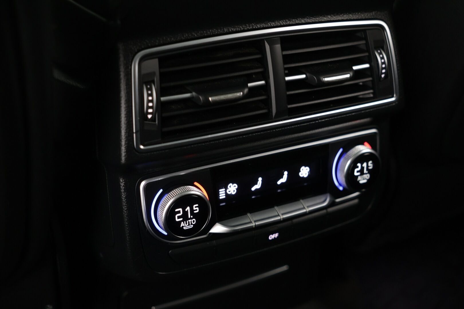 Audi Q7 2016 Business 3,0 V6 TDI 200 kW quattro tiptronic  *360 Kamera / Panoraama / BOSE äänentoisto / Muistipenkit / Ilma-alusta / 7.paik* - *360 Kamera / Panoraama / BOSE äänentoisto / Muistipenkit / Ilma-alusta / 7.paik*