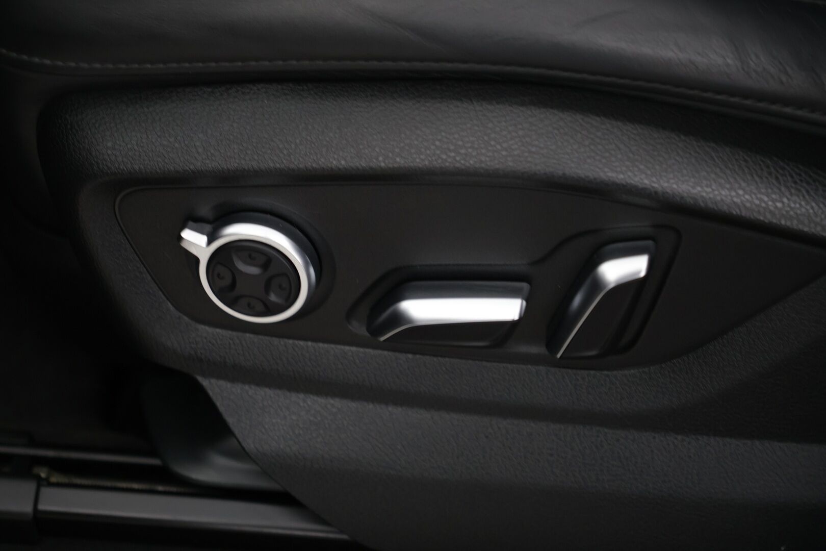 Audi Q7 2016 Business 3,0 V6 TDI 200 kW quattro tiptronic  *360 Kamera / Panoraama / BOSE äänentoisto / Muistipenkit / Ilma-alusta / 7.paik* - *360 Kamera / Panoraama / BOSE äänentoisto / Muistipenkit / Ilma-alusta / 7.paik* - HULLUT AVAJAISHULINAT KORKOTARJOUS 3,29 %