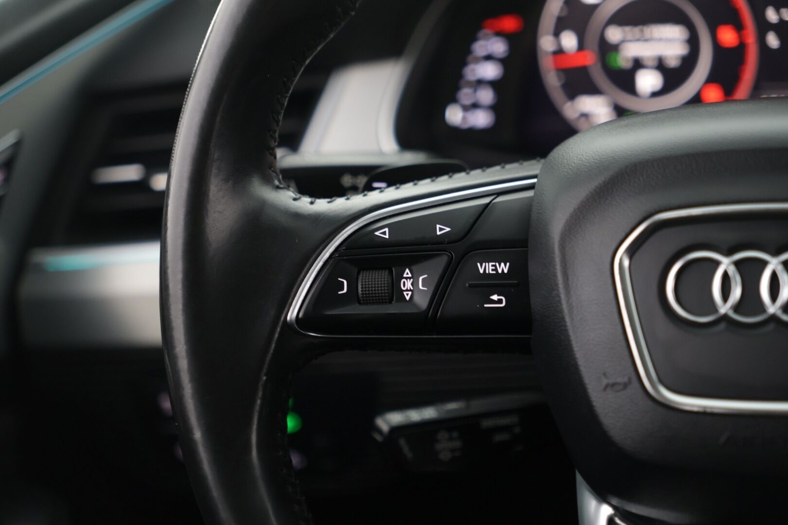 Audi Q7 2016 Business 3,0 V6 TDI 200 kW quattro tiptronic  *360 Kamera / Panoraama / BOSE äänentoisto / Muistipenkit / Ilma-alusta / 7.paik* - *360 Kamera / Panoraama / BOSE äänentoisto / Muistipenkit / Ilma-alusta / 7.paik* - HULLUT AVAJAISHULINAT KORKOTARJOUS 3,29 %