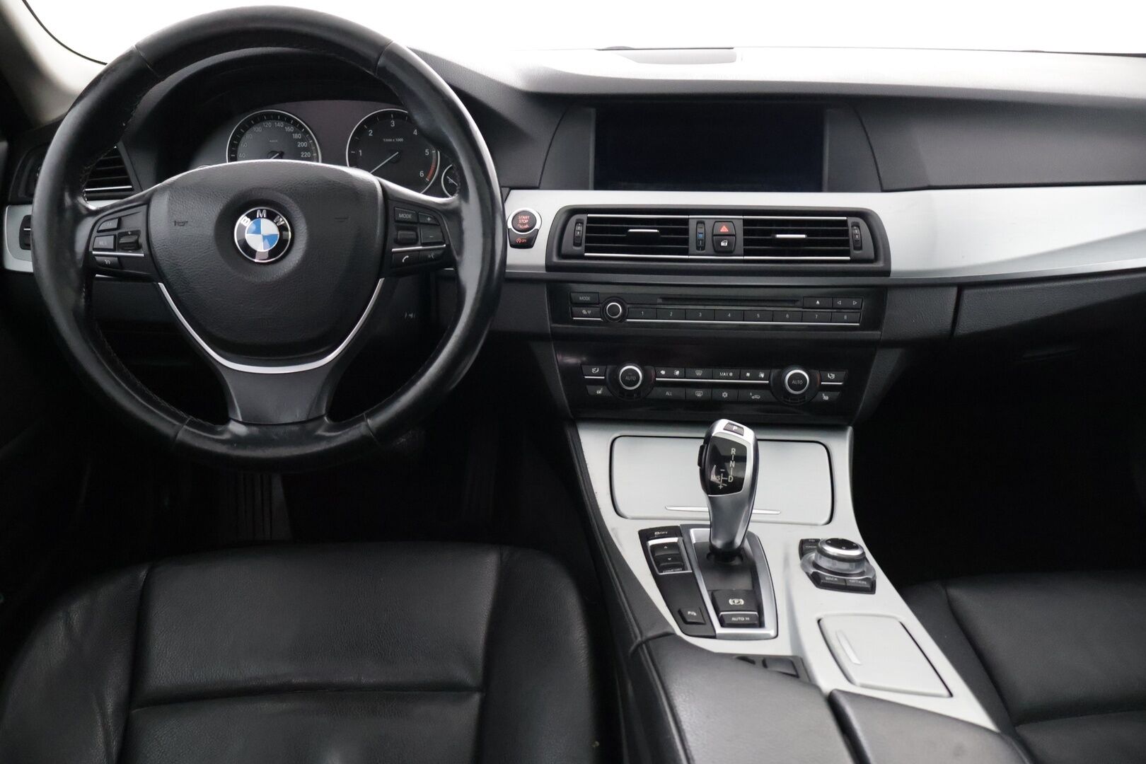 BMW 520 2012 F11 Touring 520d TwinPower Turbo A -  | Panorama | Nahkasisusta | Professional Navi | Sähköpenkit | P.tutkat | Pysäköintiavustin | Xenon |