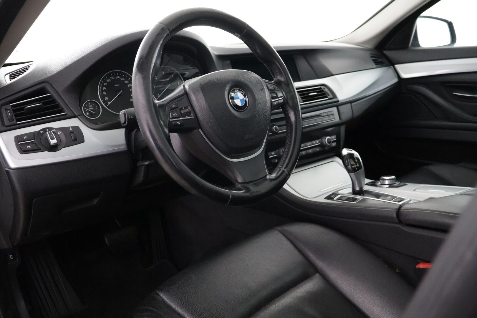 BMW 520 2012 F11 Touring 520d TwinPower Turbo A -  | Panorama | Nahkasisusta | Professional Navi | Sähköpenkit | P.tutkat | Pysäköintiavustin | Xenon |