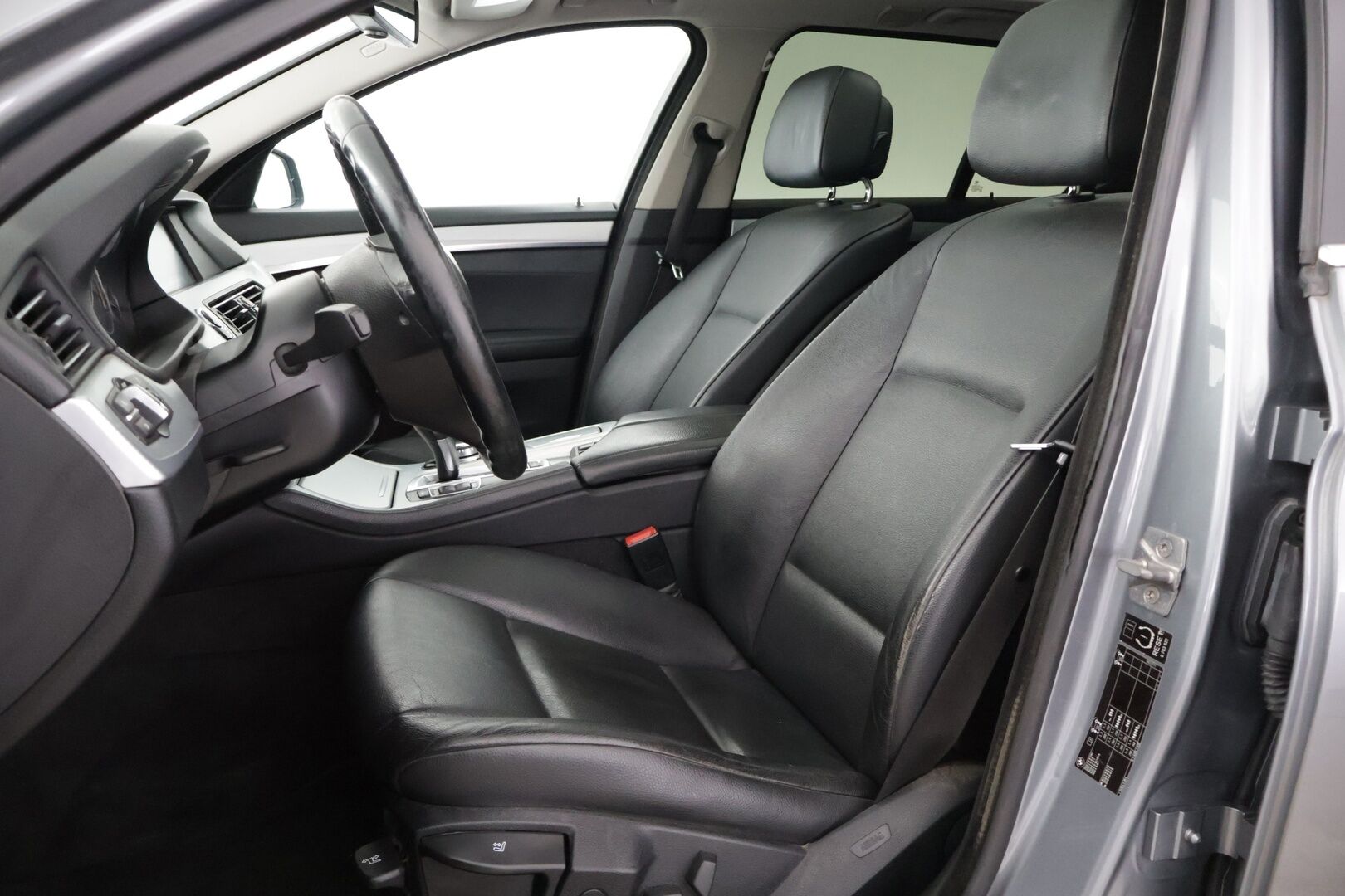 BMW 520 2012 F11 Touring 520d TwinPower Turbo A -  | Panorama | Nahkasisusta | Professional Navi | Sähköpenkit | P.tutkat | Pysäköintiavustin | Xenon |