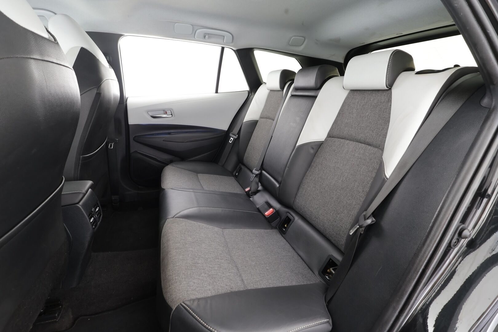 Toyota Corolla 2019 Touring Sports 1,8 Hybrid Style - | ACC | LED | P.Kamera | Kaistavahti | Navi | Keyless | Lohkolämmitin | Kahdet renkaat | Merkkihuollot | Suomi-auto | 