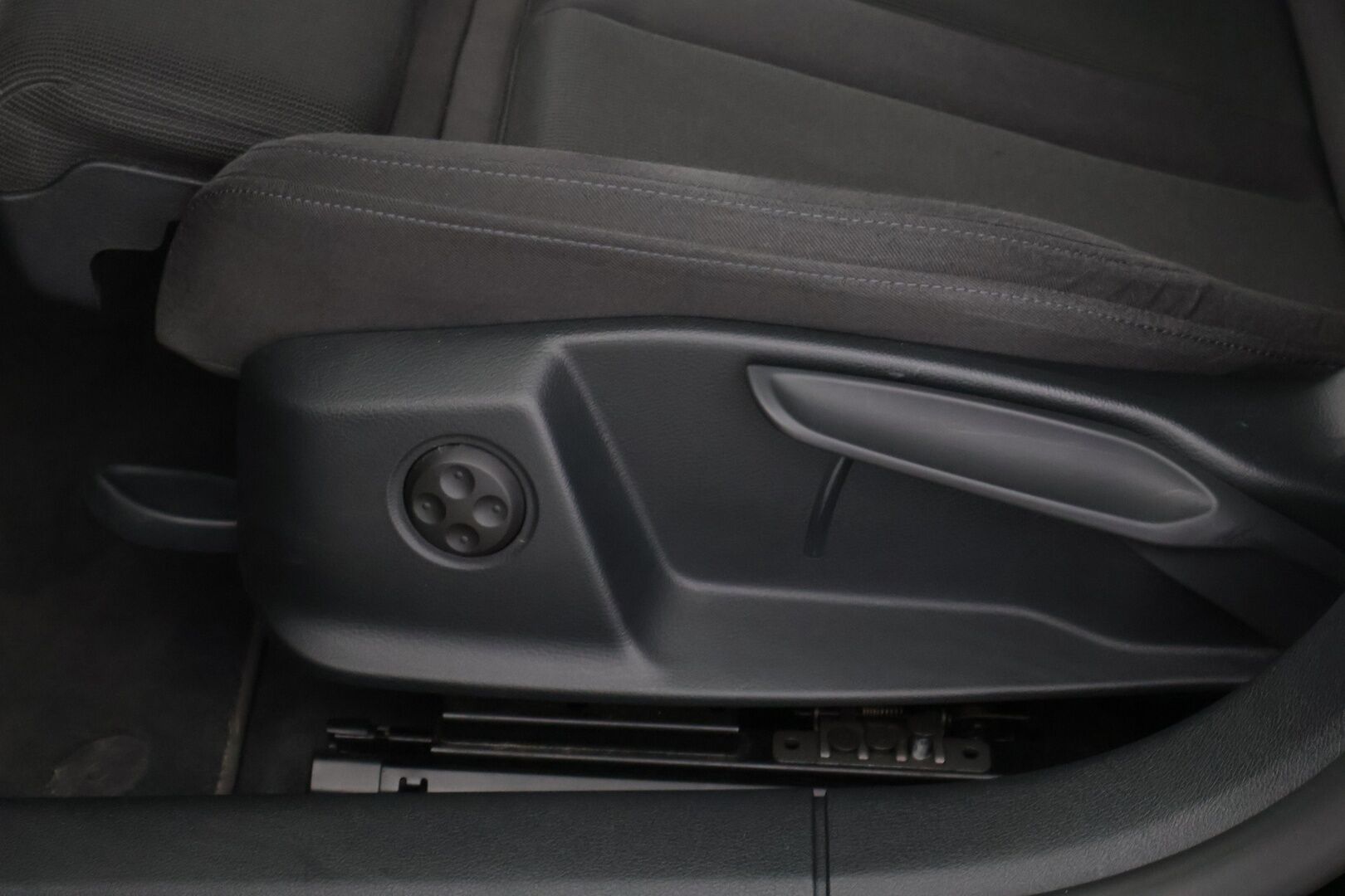 Audi A5 2019 Sportback Business Sport Comfort Edition 40 TDI 140 kW quattro S tronic *Koukku / Webasto / Tutkat / LED / Sähkökontti* - *Suomi-auto / 2x renkaat ja vanteet / Jakohihna vaihdettu 2025* - Osta nyt, maksa vasta ensi vuonna