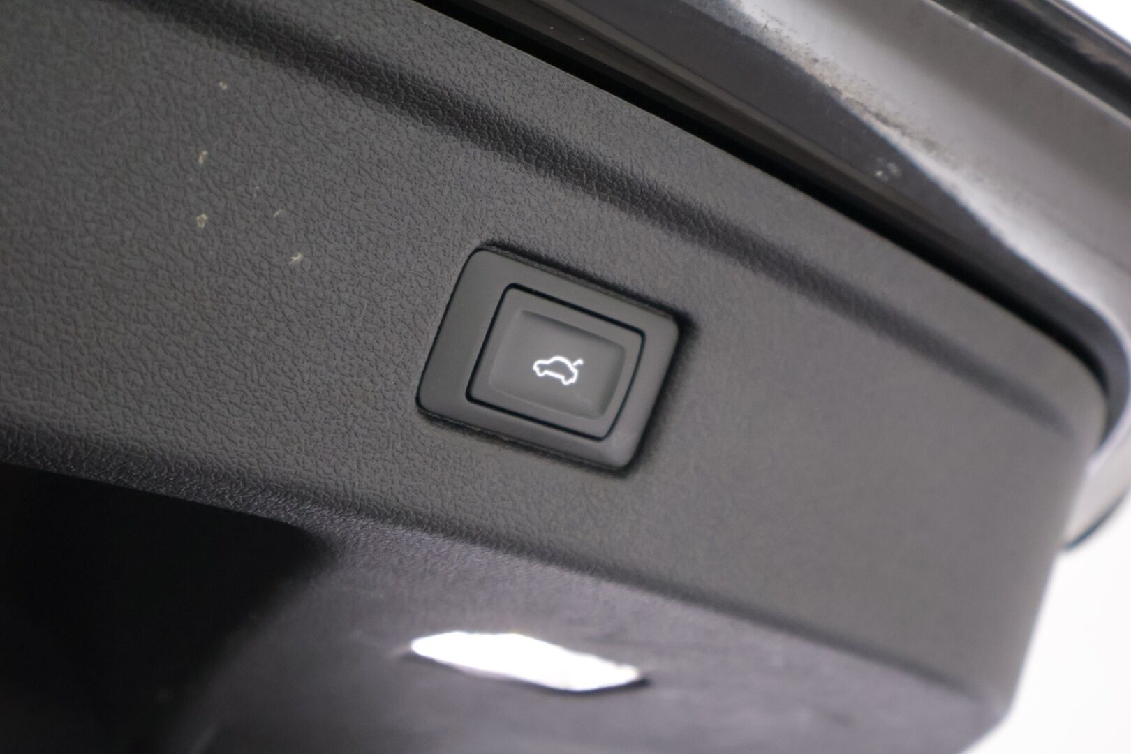 Audi A5 2019 Sportback Business Sport Comfort Edition 40 TDI 140 kW quattro S tronic *Koukku / Webasto / Tutkat / LED / Sähkökontti* - *Suomi-auto / 2x renkaat ja vanteet / Jakohihna vaihdettu 2025* - Osta nyt, maksa vasta ensi vuonna