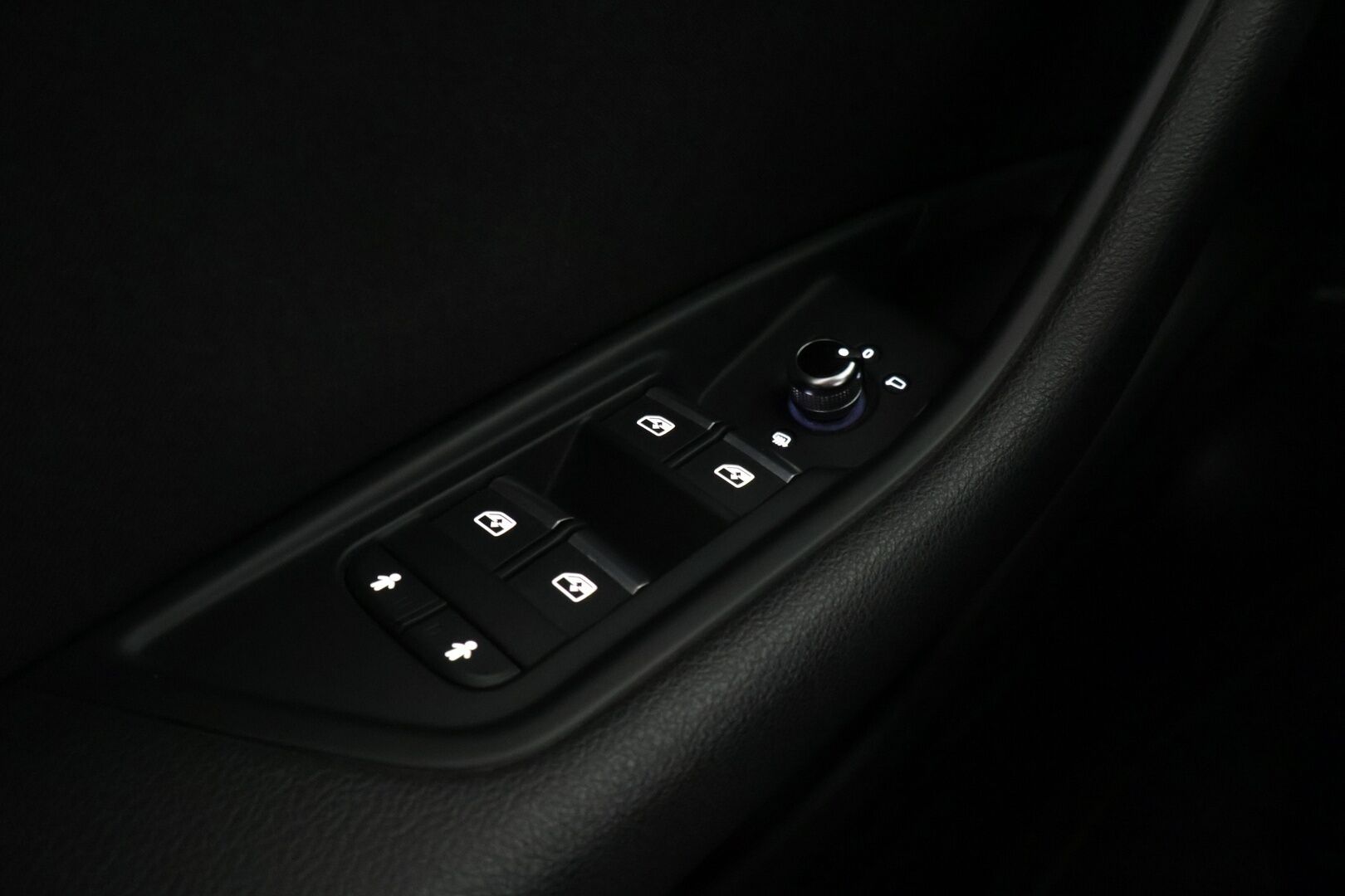 Audi A5 2019 Sportback Business Sport Comfort Edition 40 TDI 140 kW quattro S tronic *Koukku / Webasto / Tutkat / LED / Sähkökontti* - *Suomi-auto / 2x renkaat ja vanteet / Jakohihna vaihdettu 2025* - Osta nyt, maksa vasta ensi vuonna